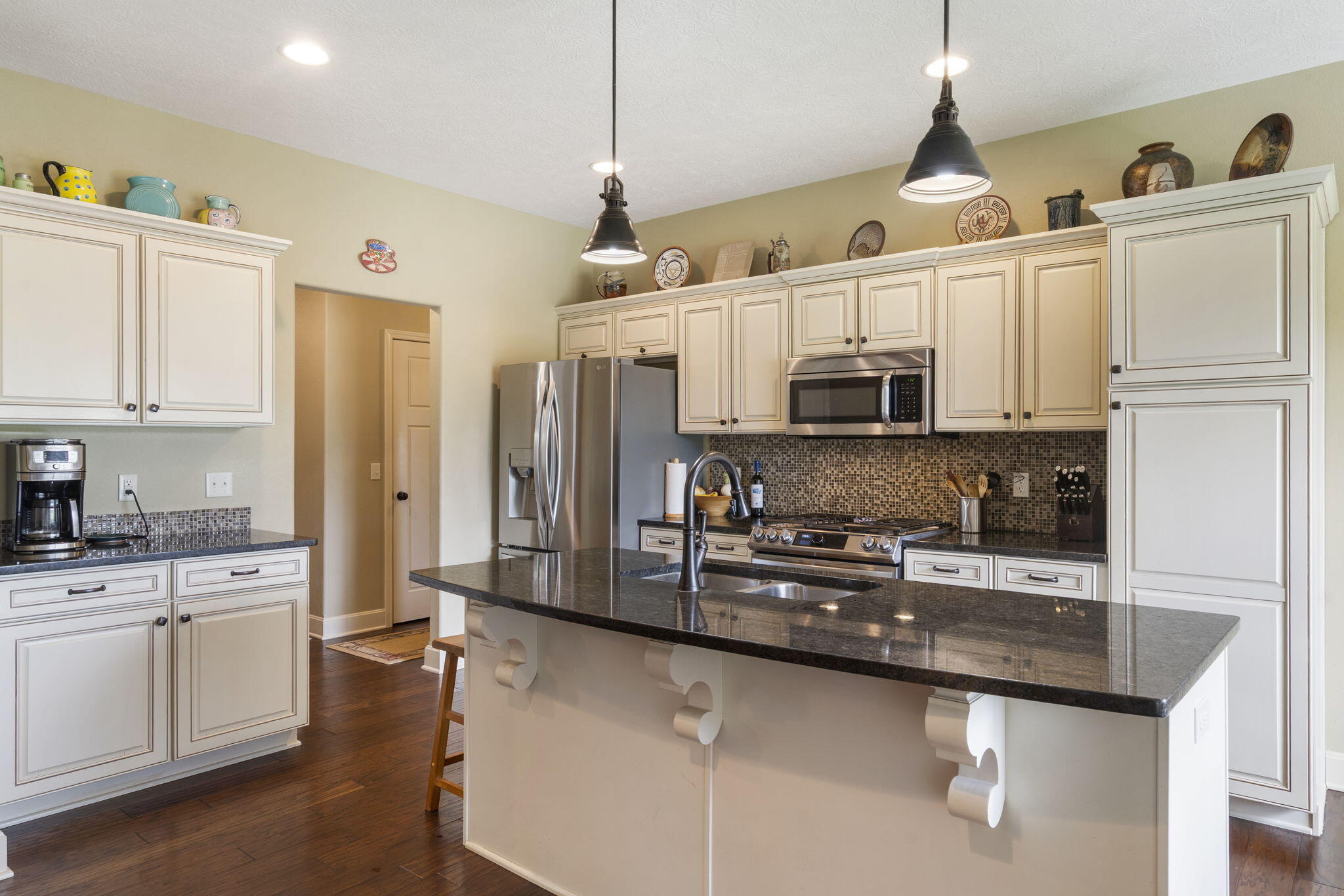 715 Oak Terrace Drive Property Photo 6