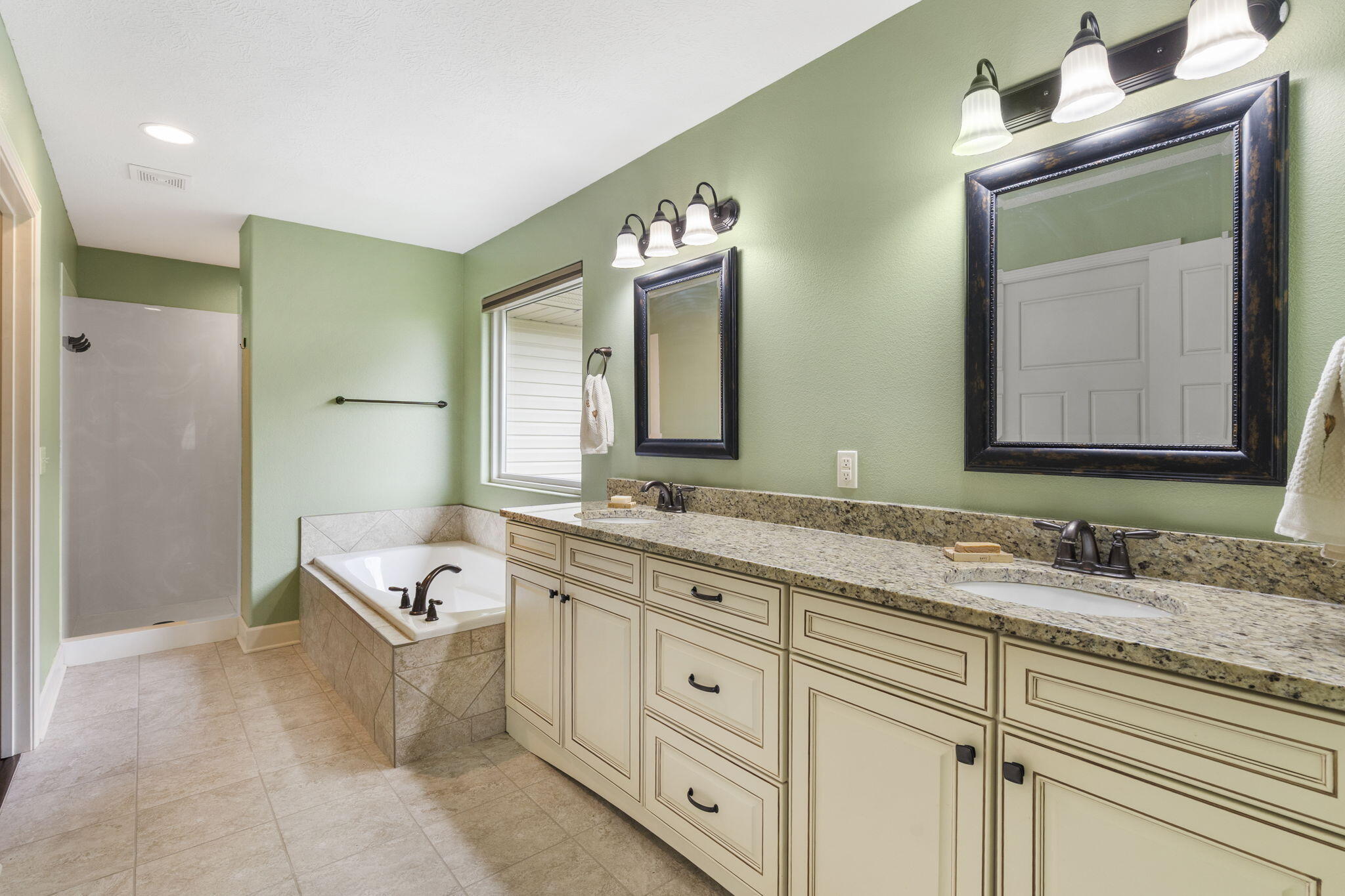 715 Oak Terrace Drive Property Photo 17