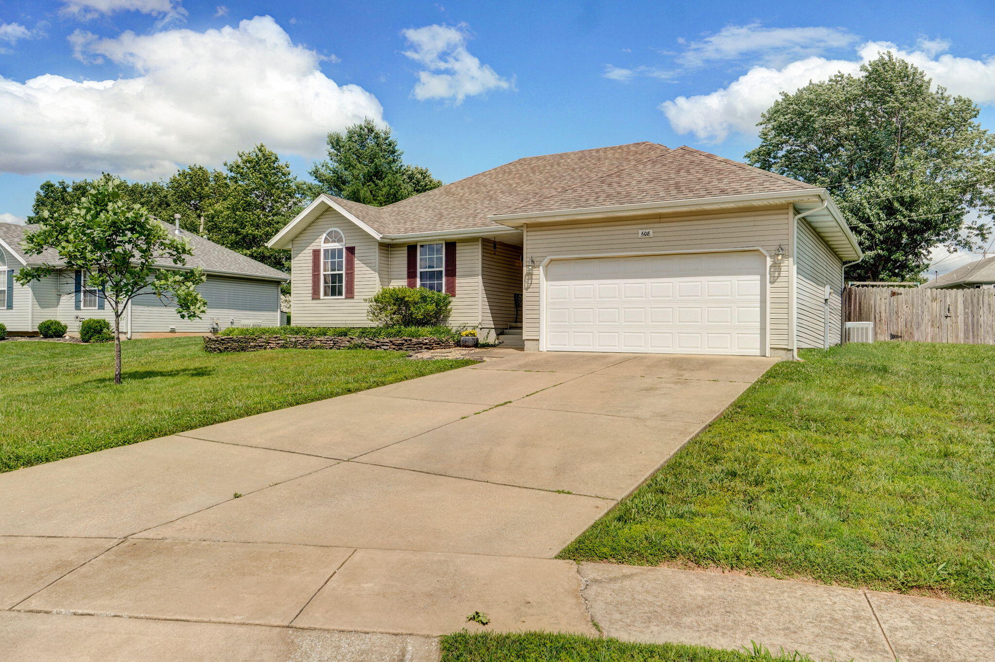 608 South Ashwood Court Property Photo 1