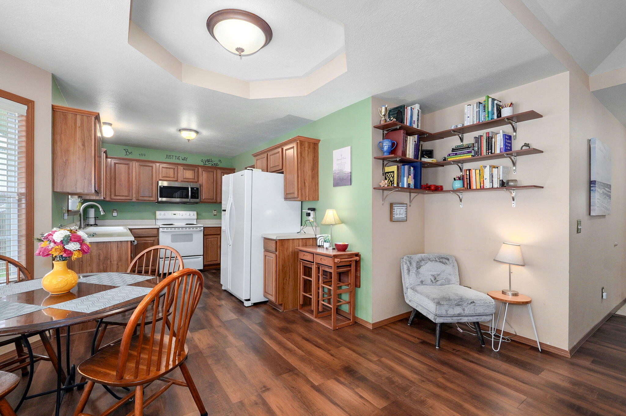608 South Ashwood Court Property Photo 4