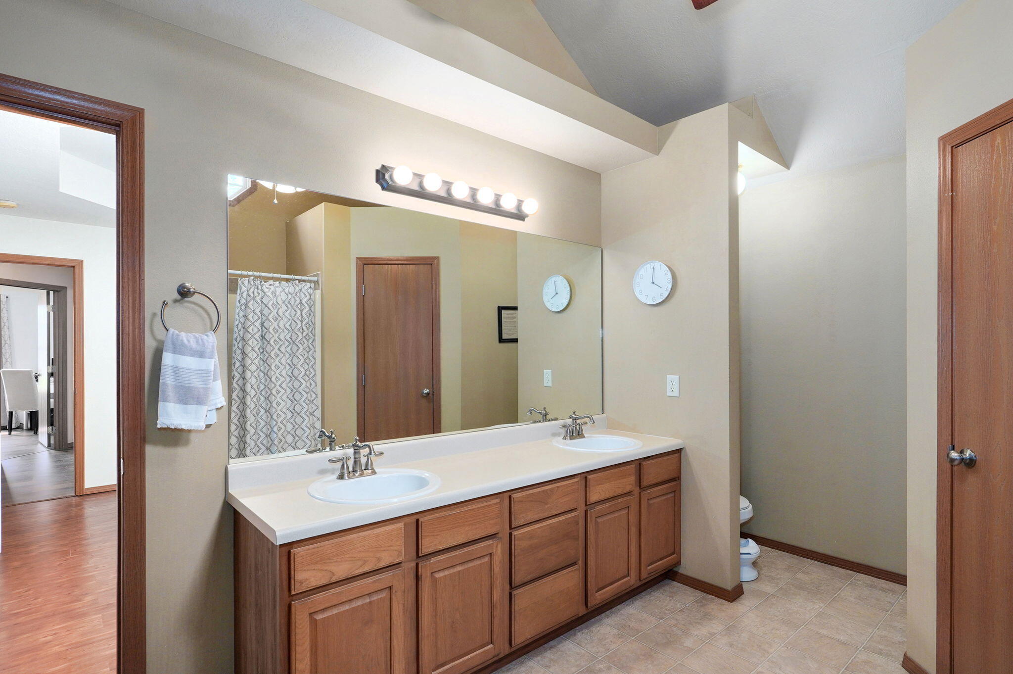 608 South Ashwood Court Property Photo 9