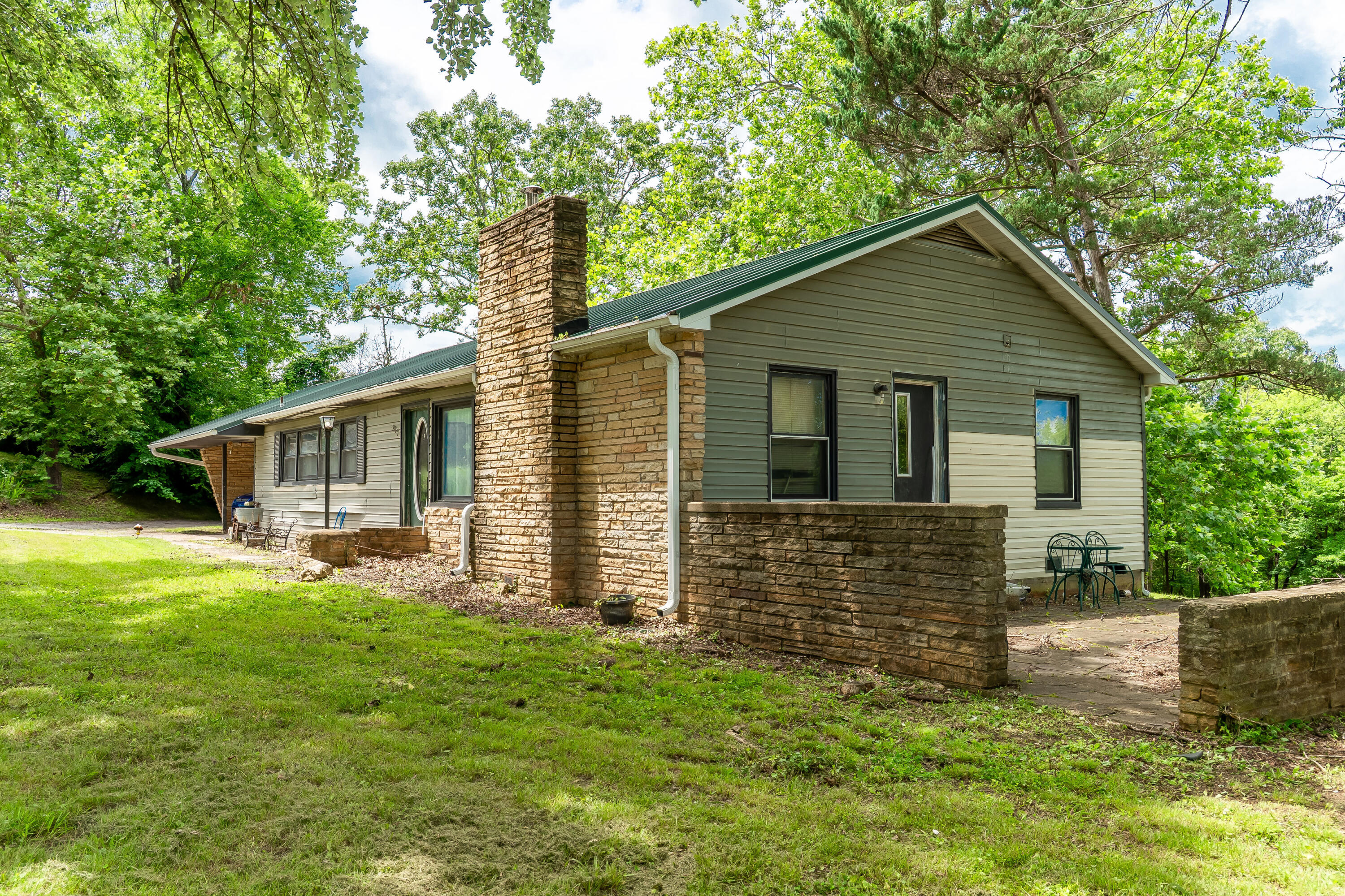 705 Preacher Roe Boulevard Property Photo 1
