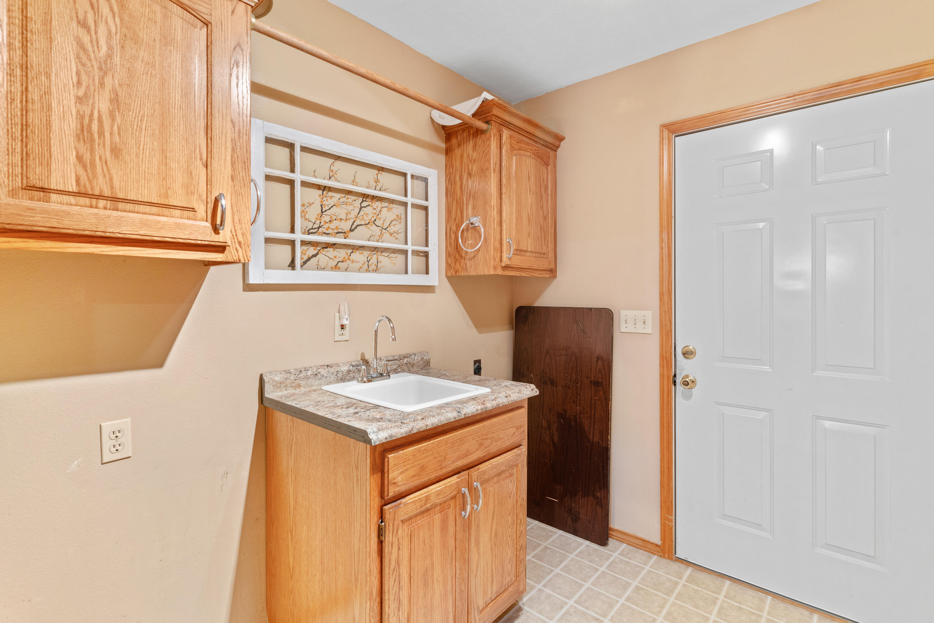 484 Twelve Point Road Property Photo 16