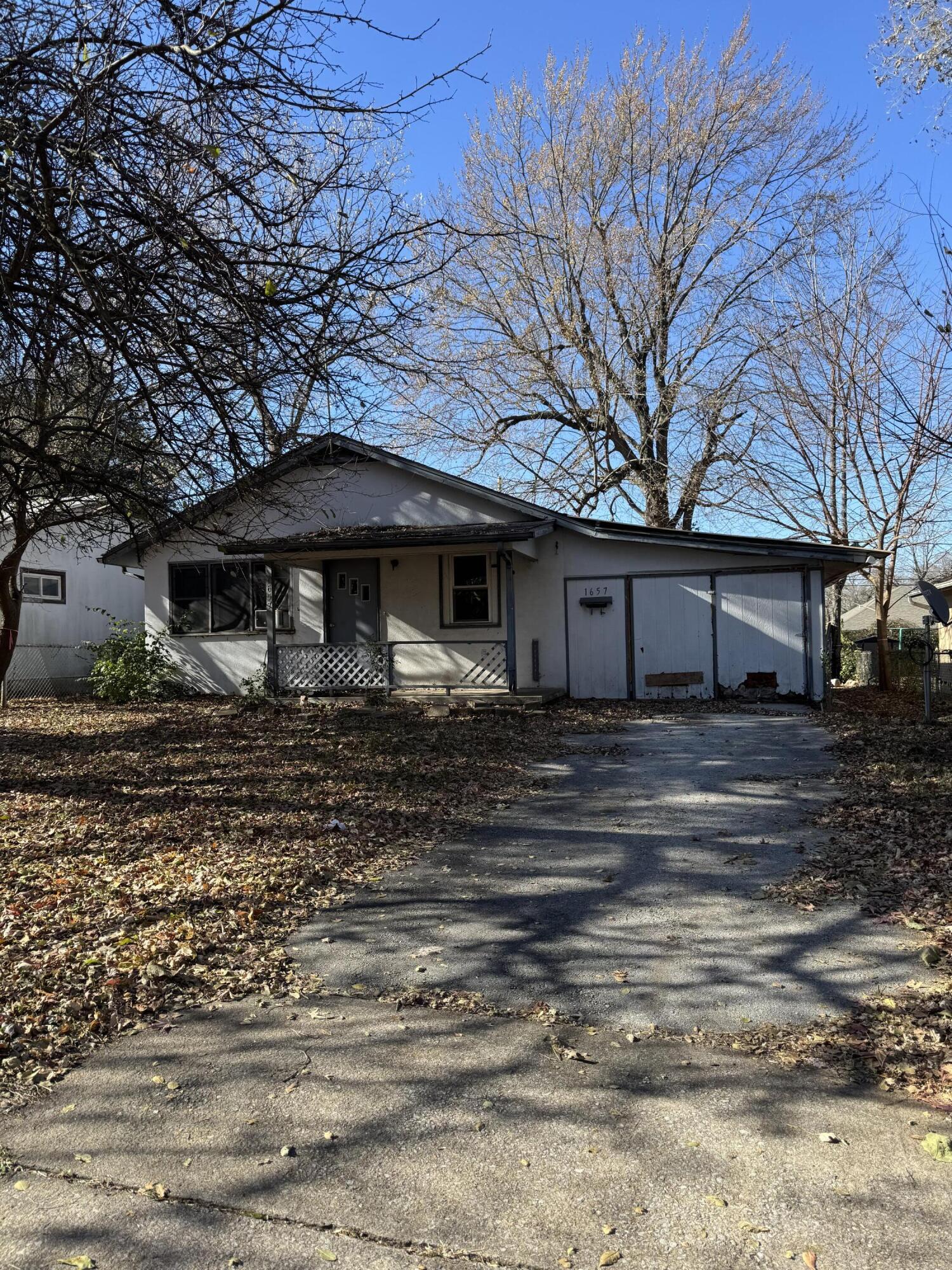 1657 North Hayes Avenue Property Photo 1