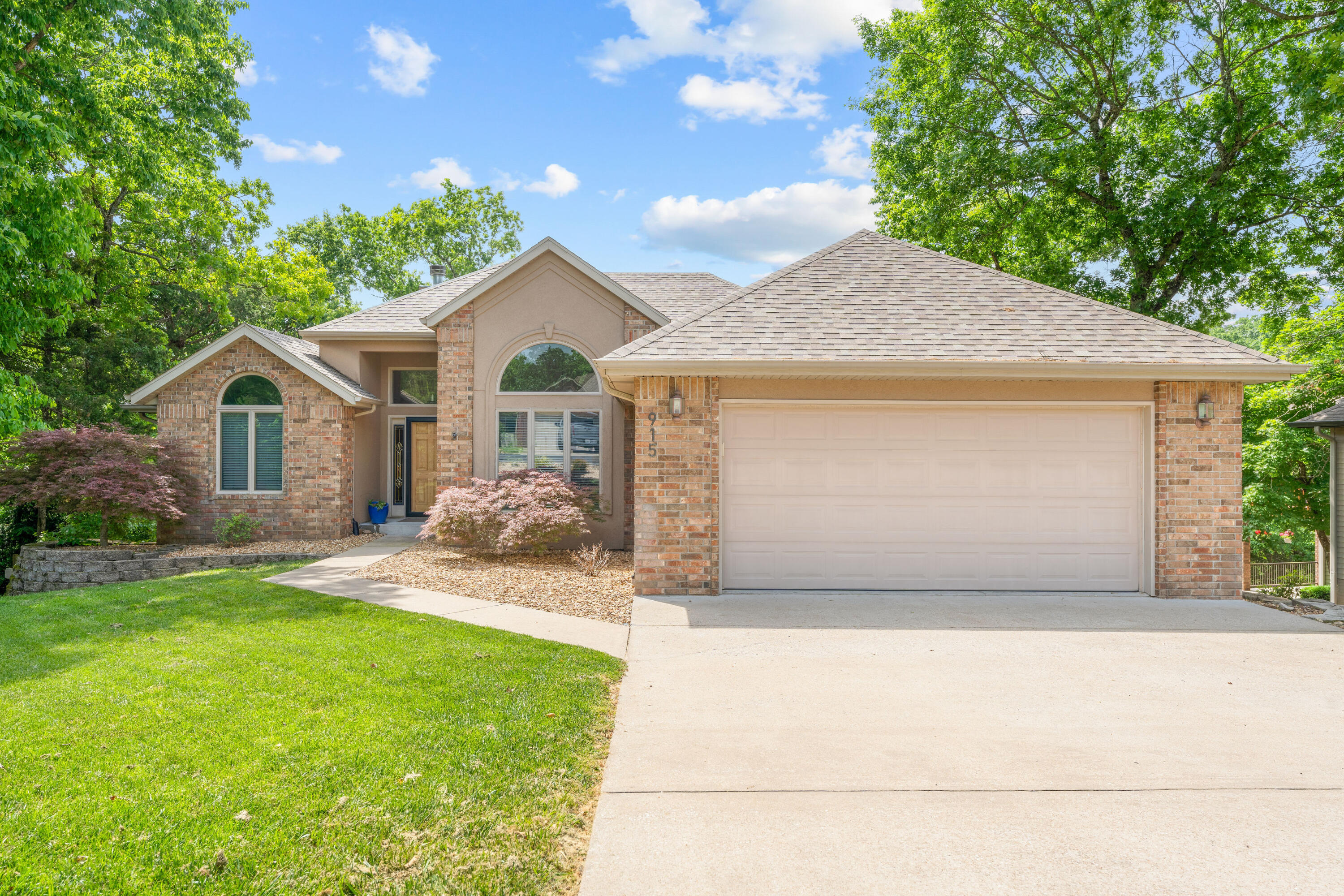 915 Silverbluff Circle Property Photo 4