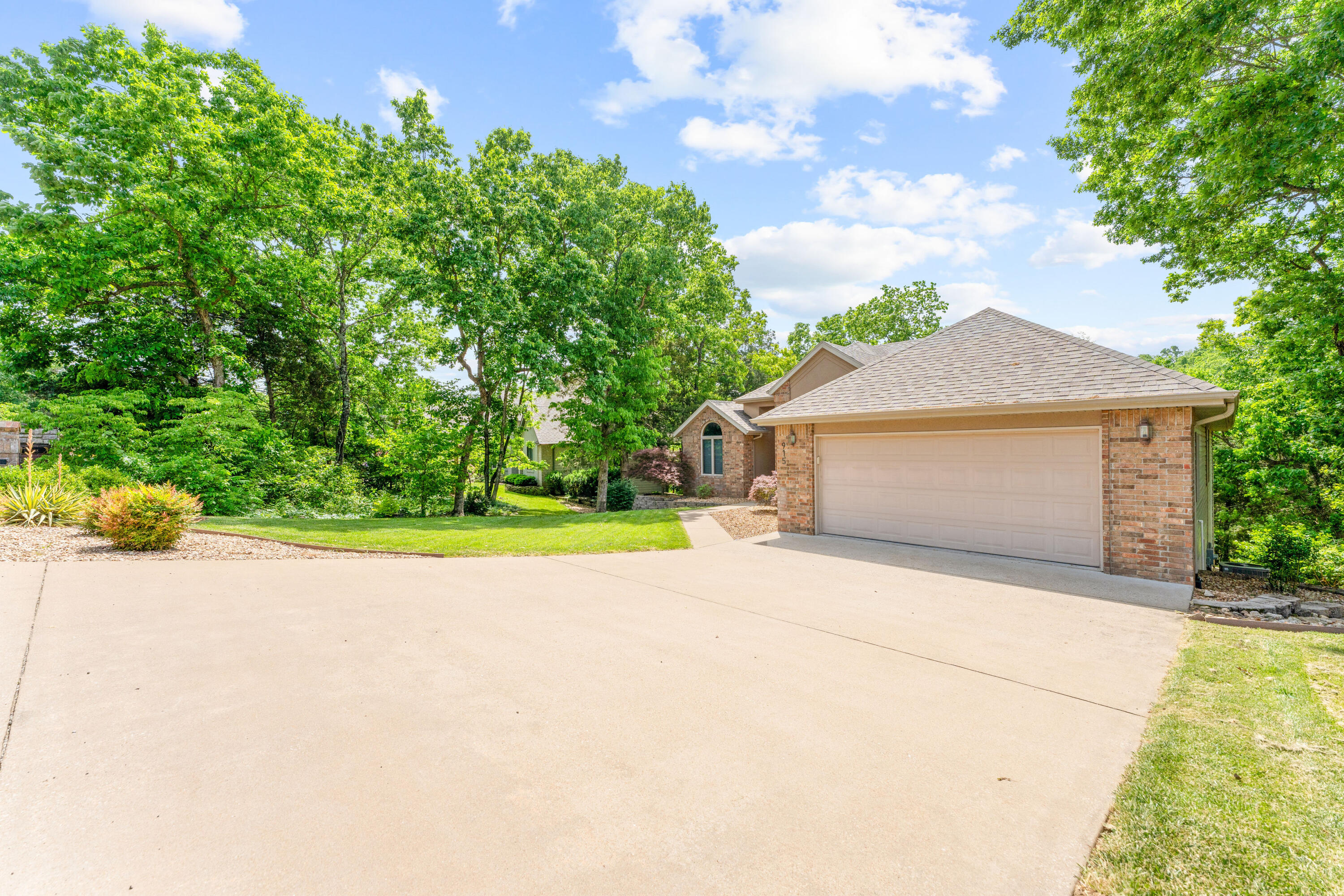 915 Silverbluff Circle Property Photo 8