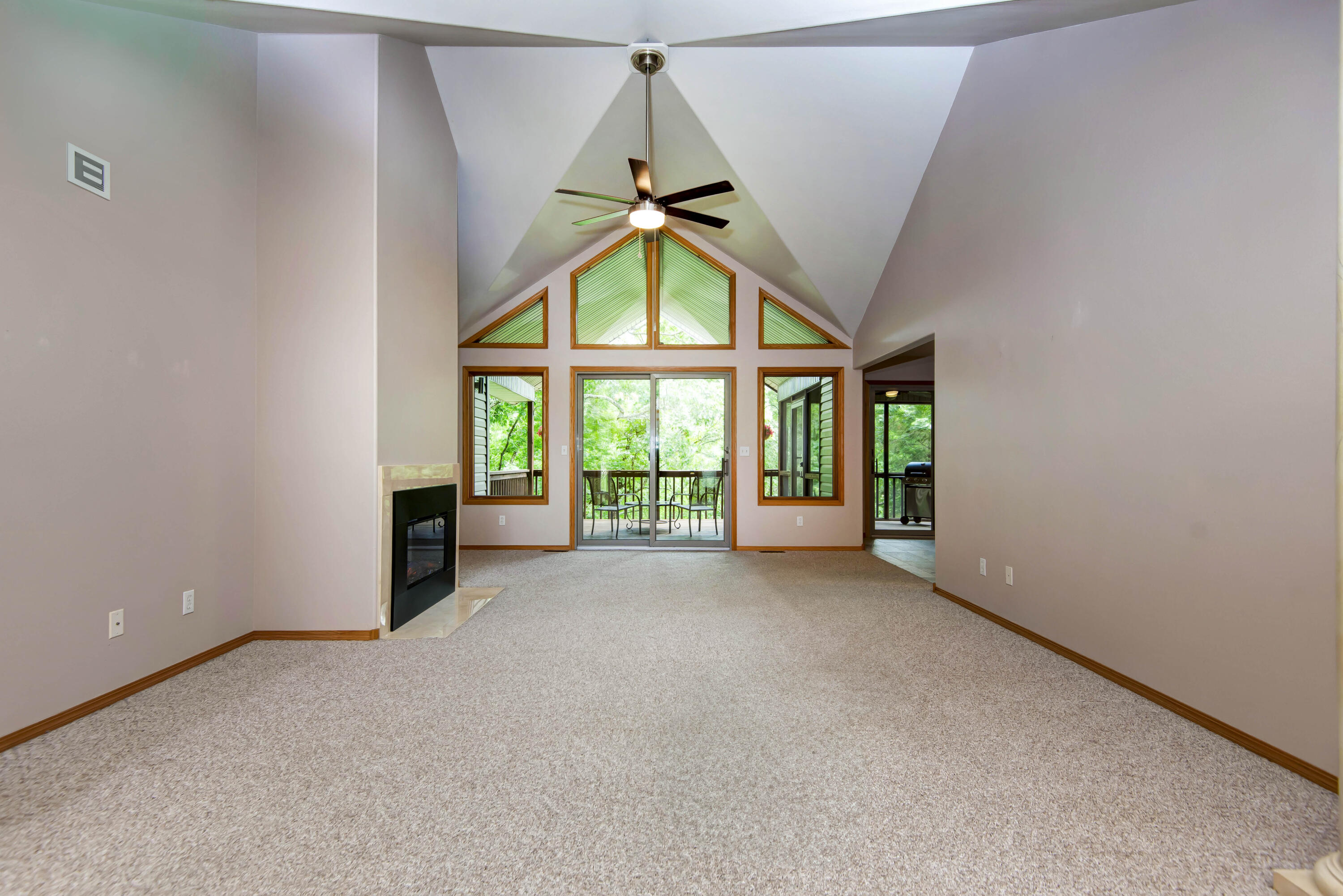 915 Silverbluff Circle Property Photo 12