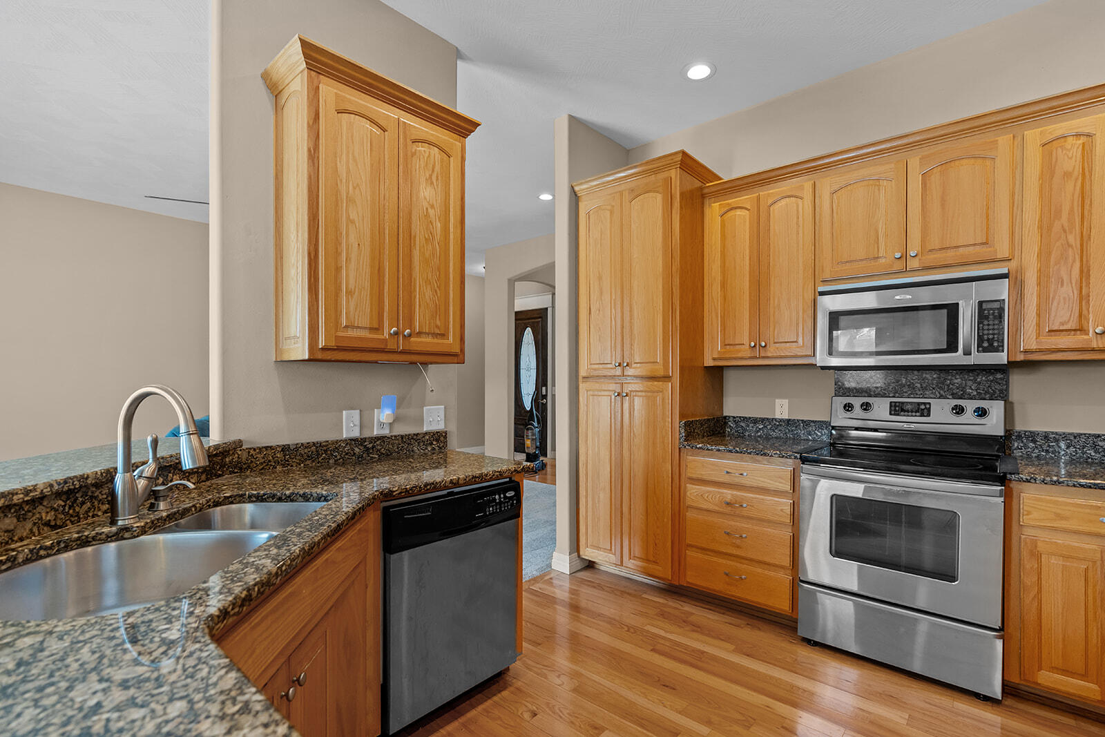 628 North Alexandria Street Property Photo 11