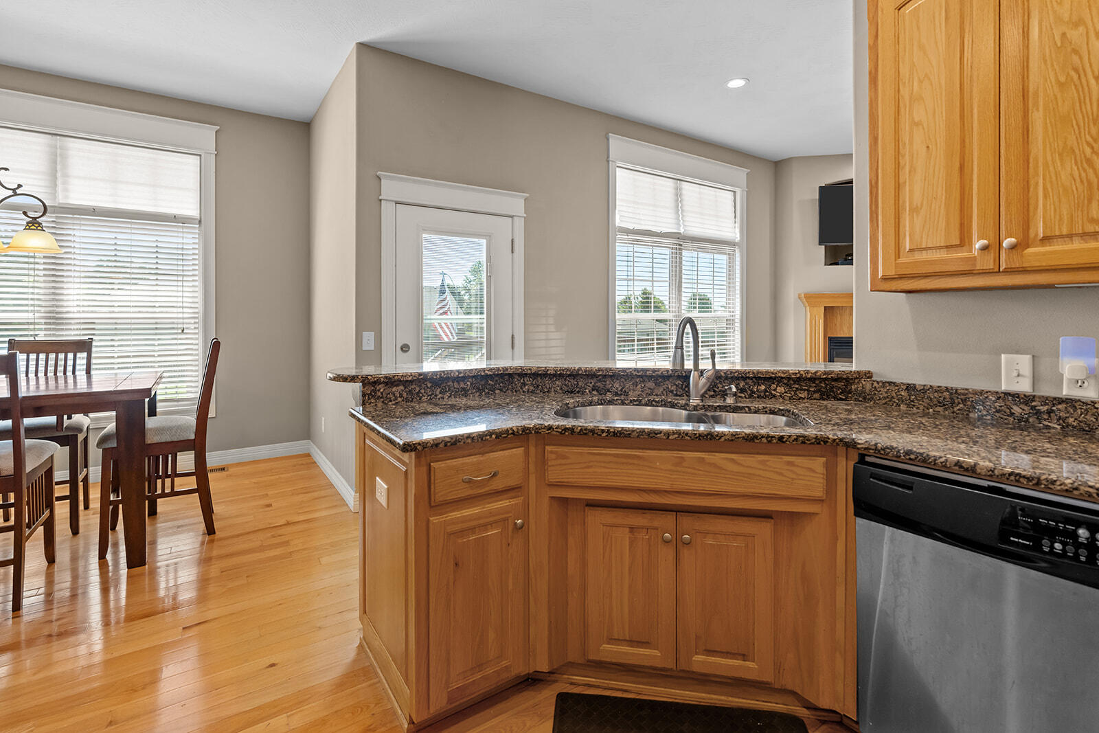 628 North Alexandria Street Property Photo 14