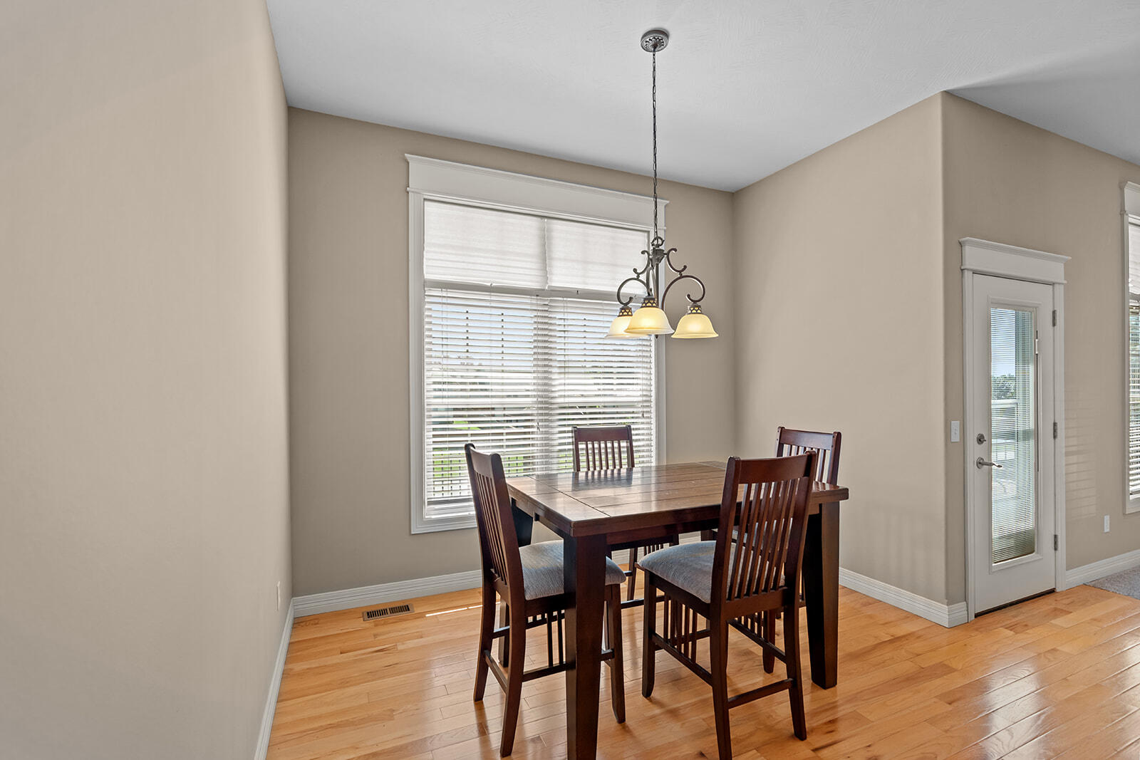 628 North Alexandria Street Property Photo 15