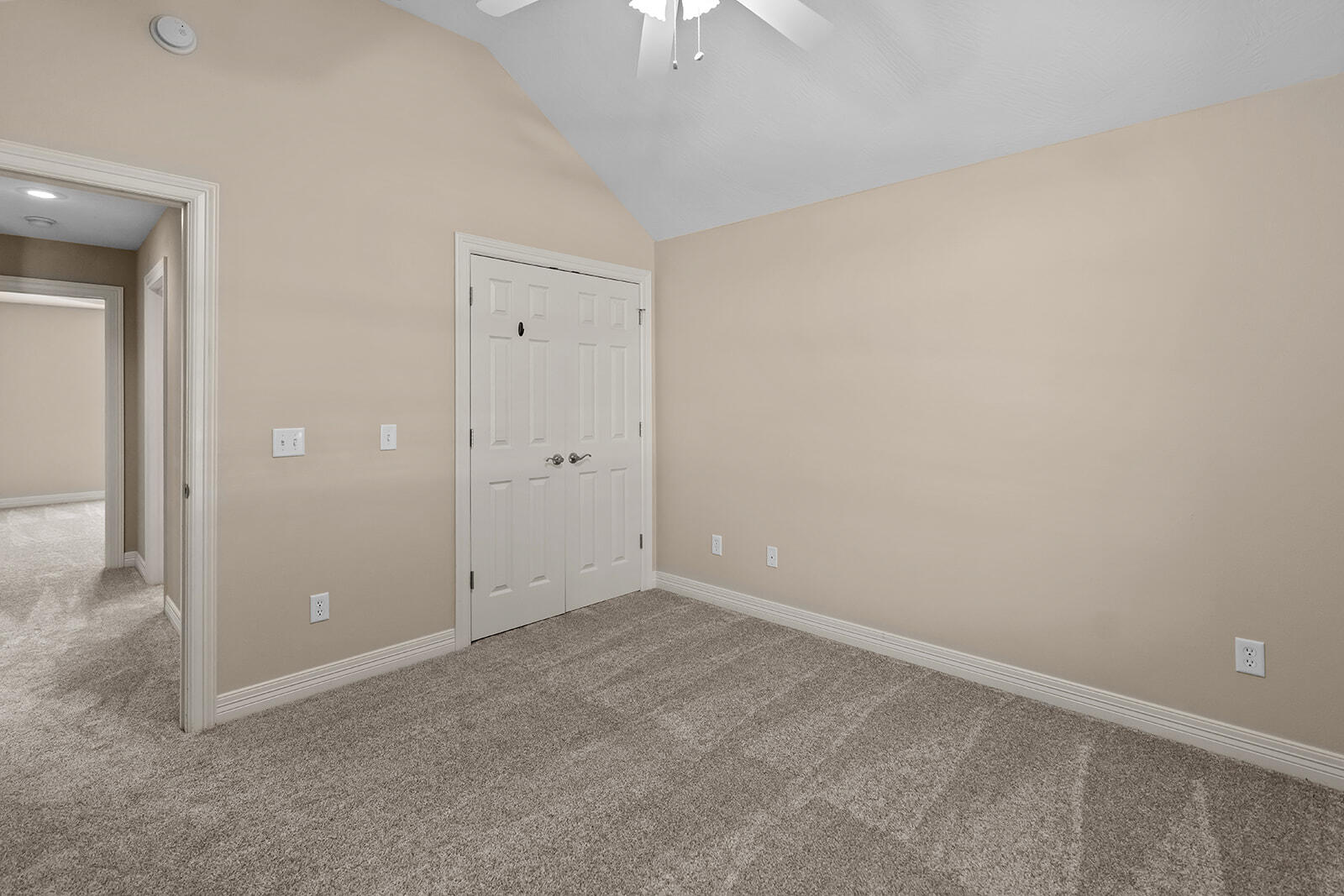 628 North Alexandria Street Property Photo 25