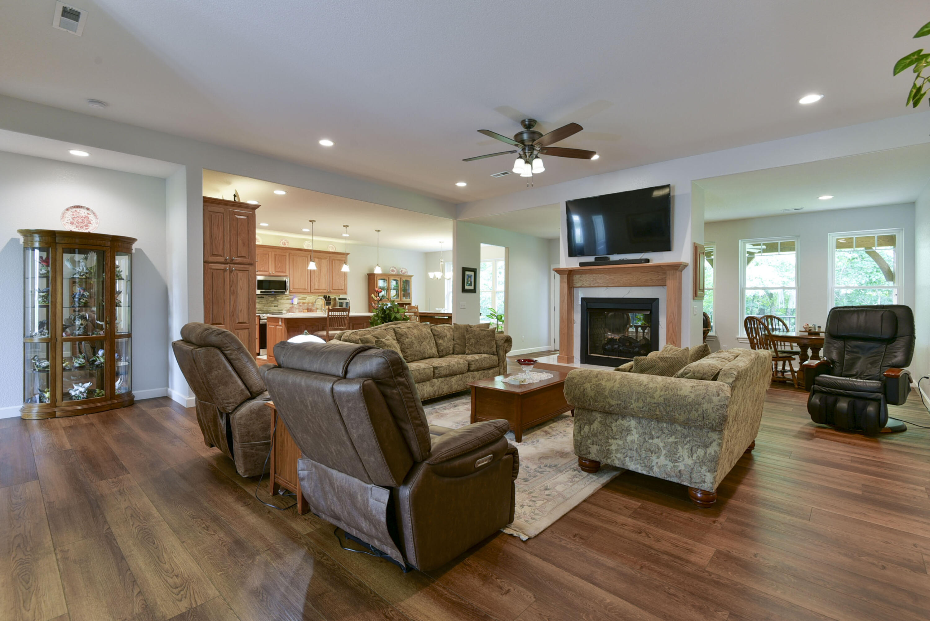 21791 Mill Creek Drive Property Photo 9