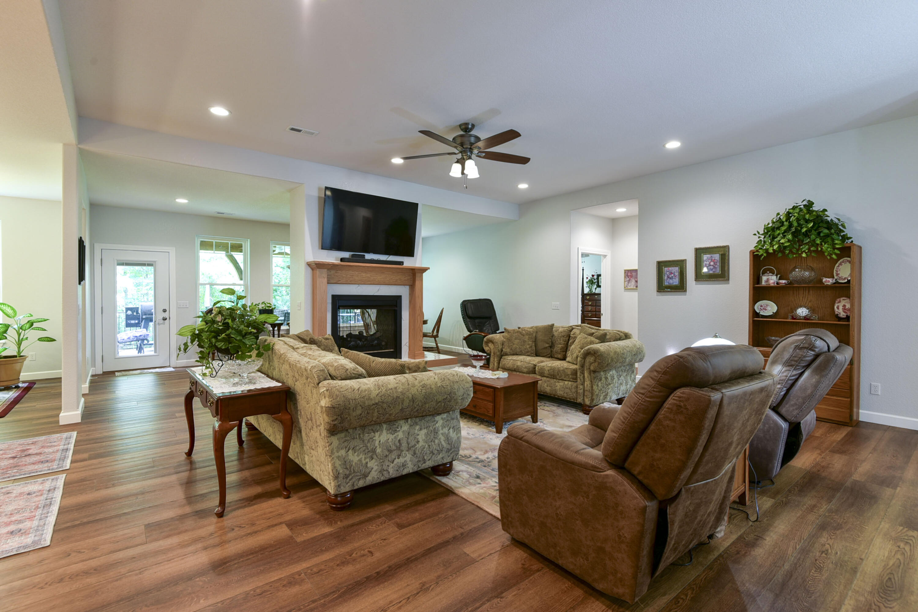 21791 Mill Creek Drive Property Photo 11