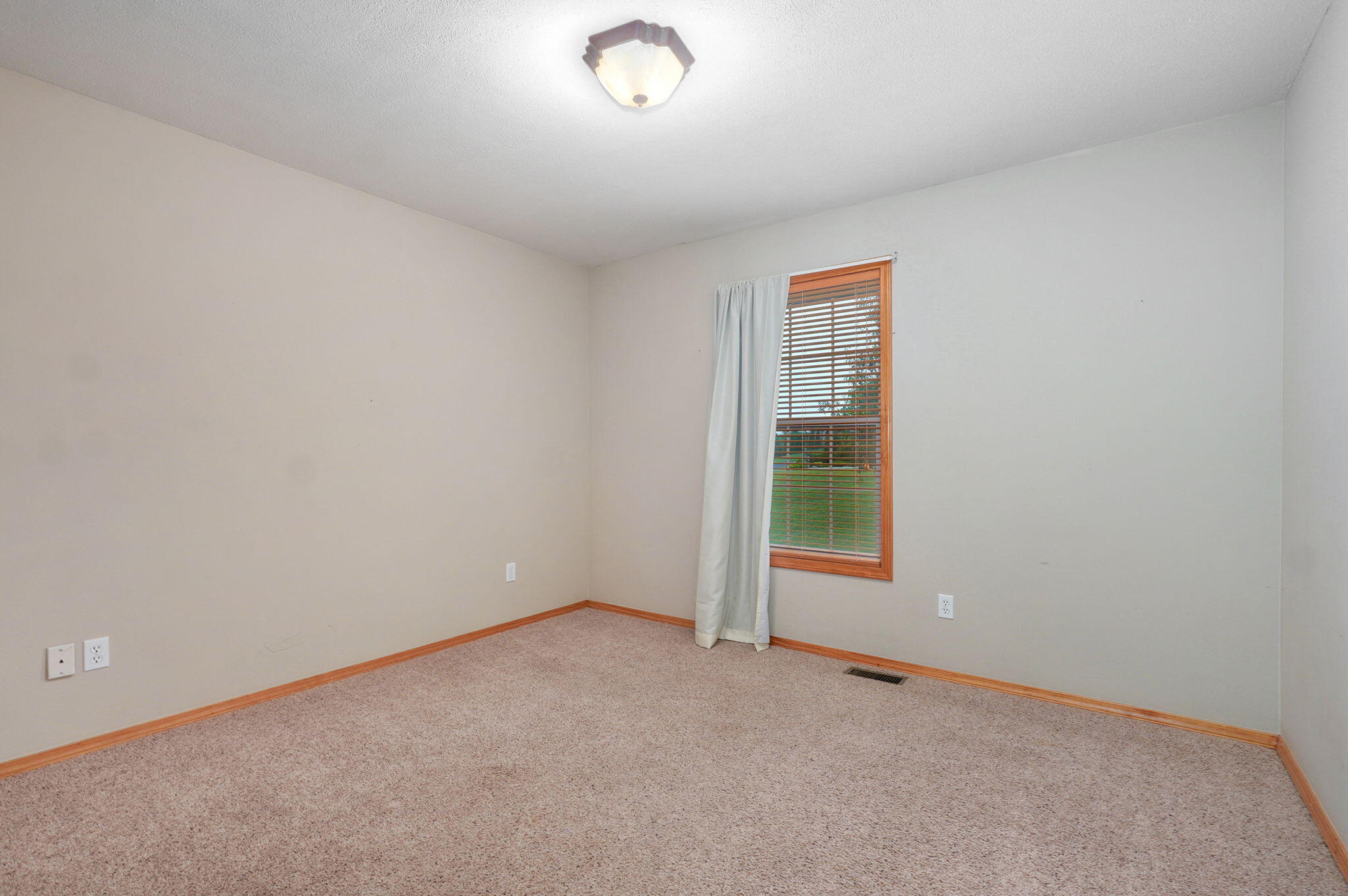 136 Cedar Dale Lane Property Photo 32