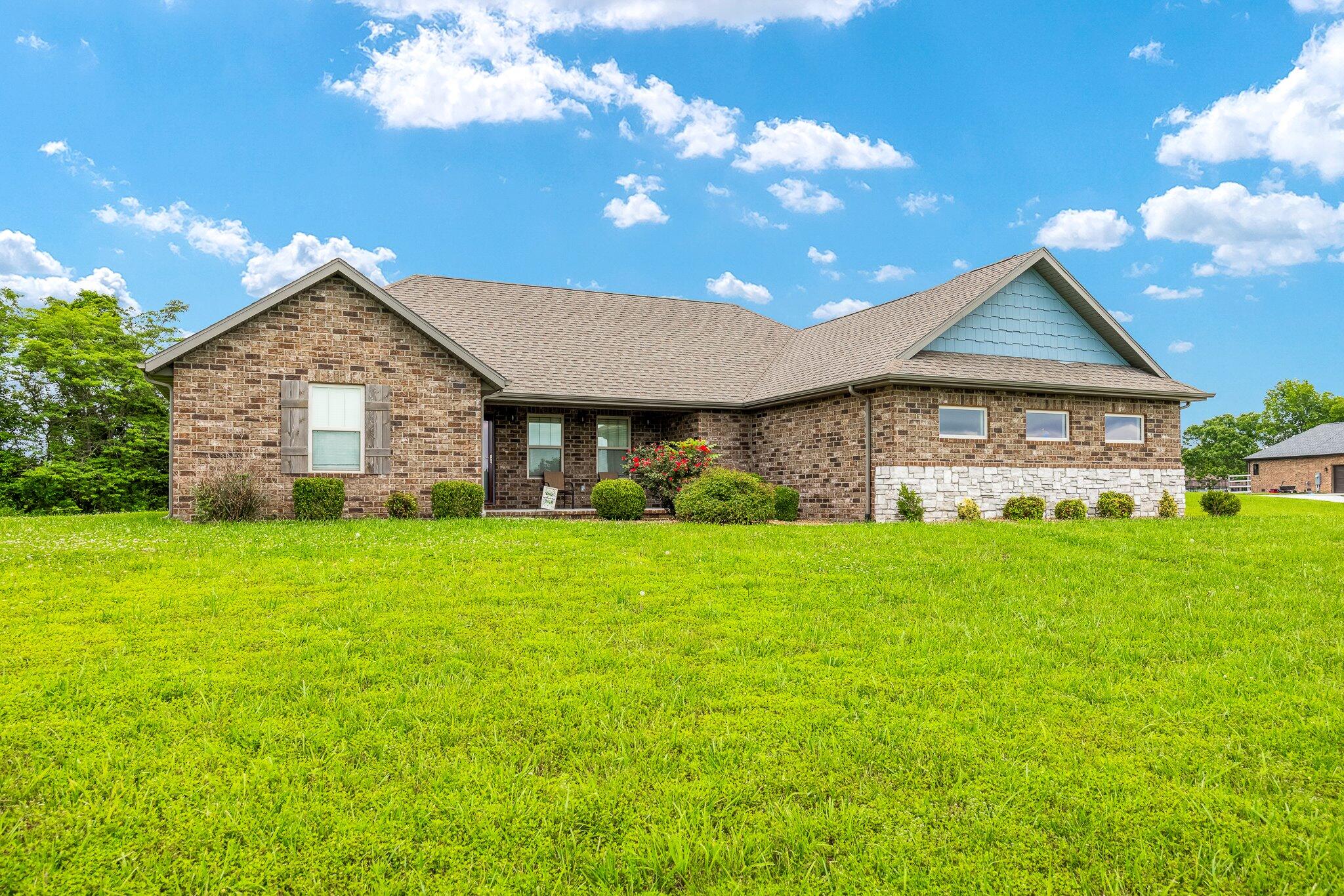 893 Azalea Lane Property Photo 3