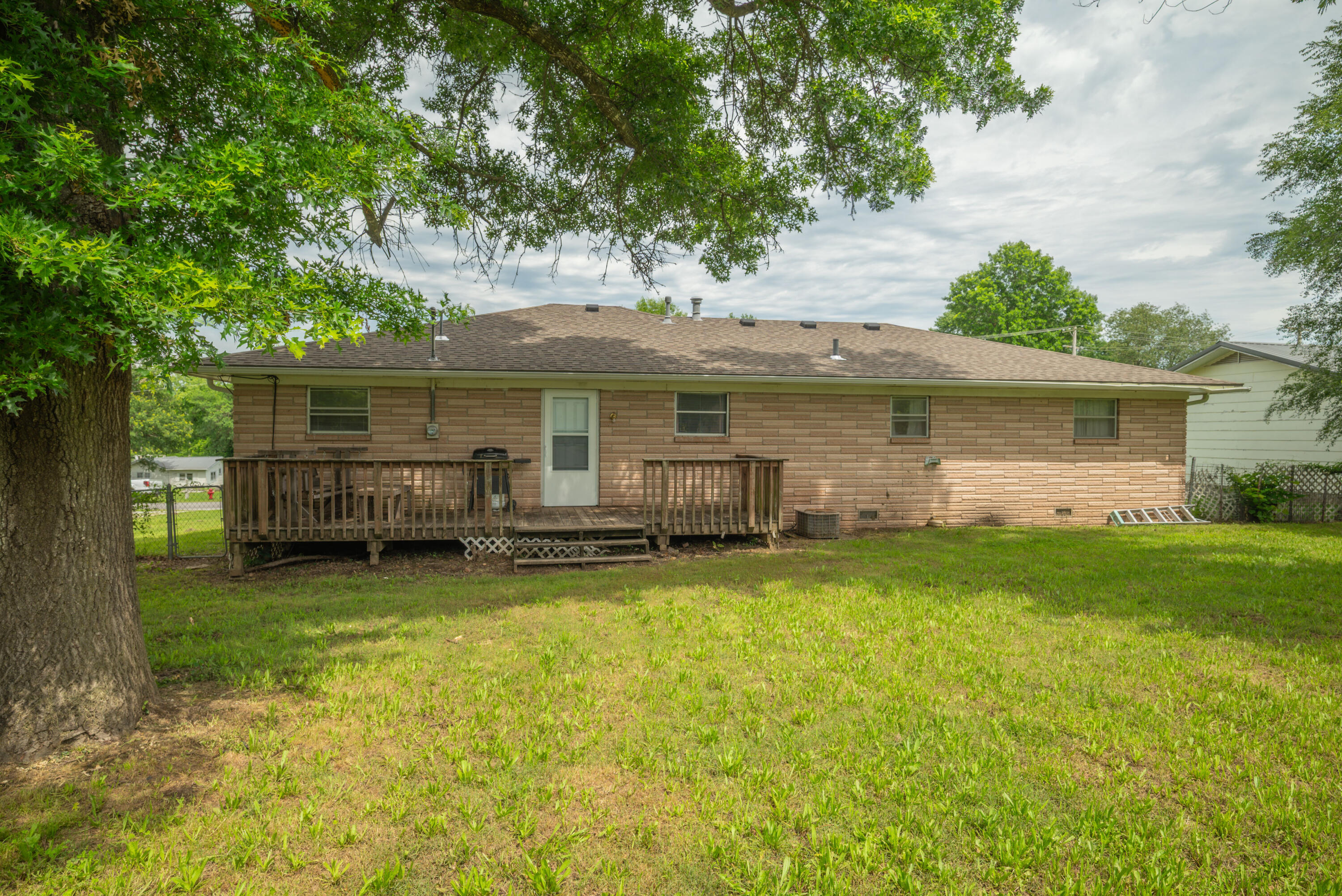 212 North School Street Property Photo 16