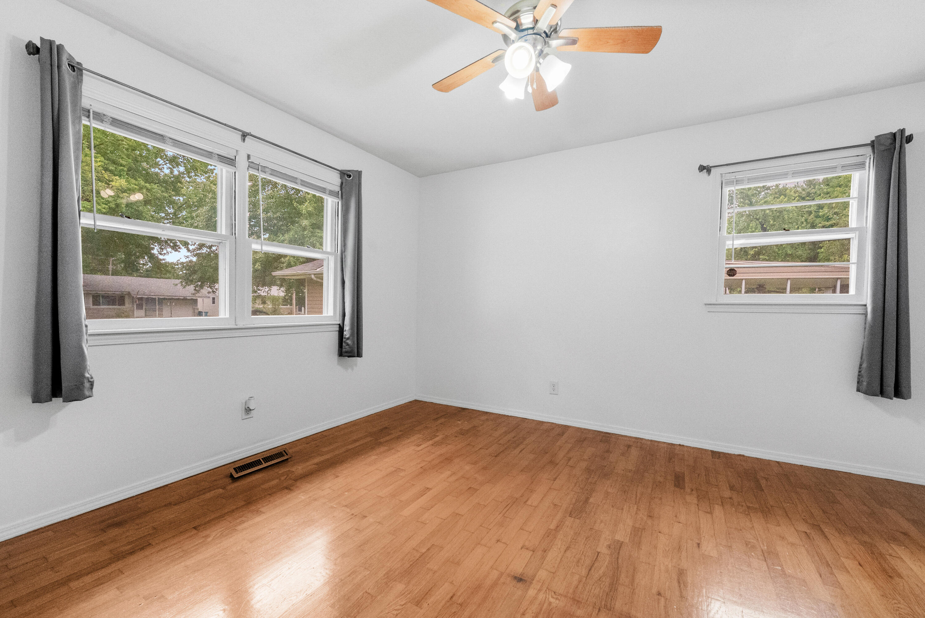 1541 East Crestview Street Property Photo 20