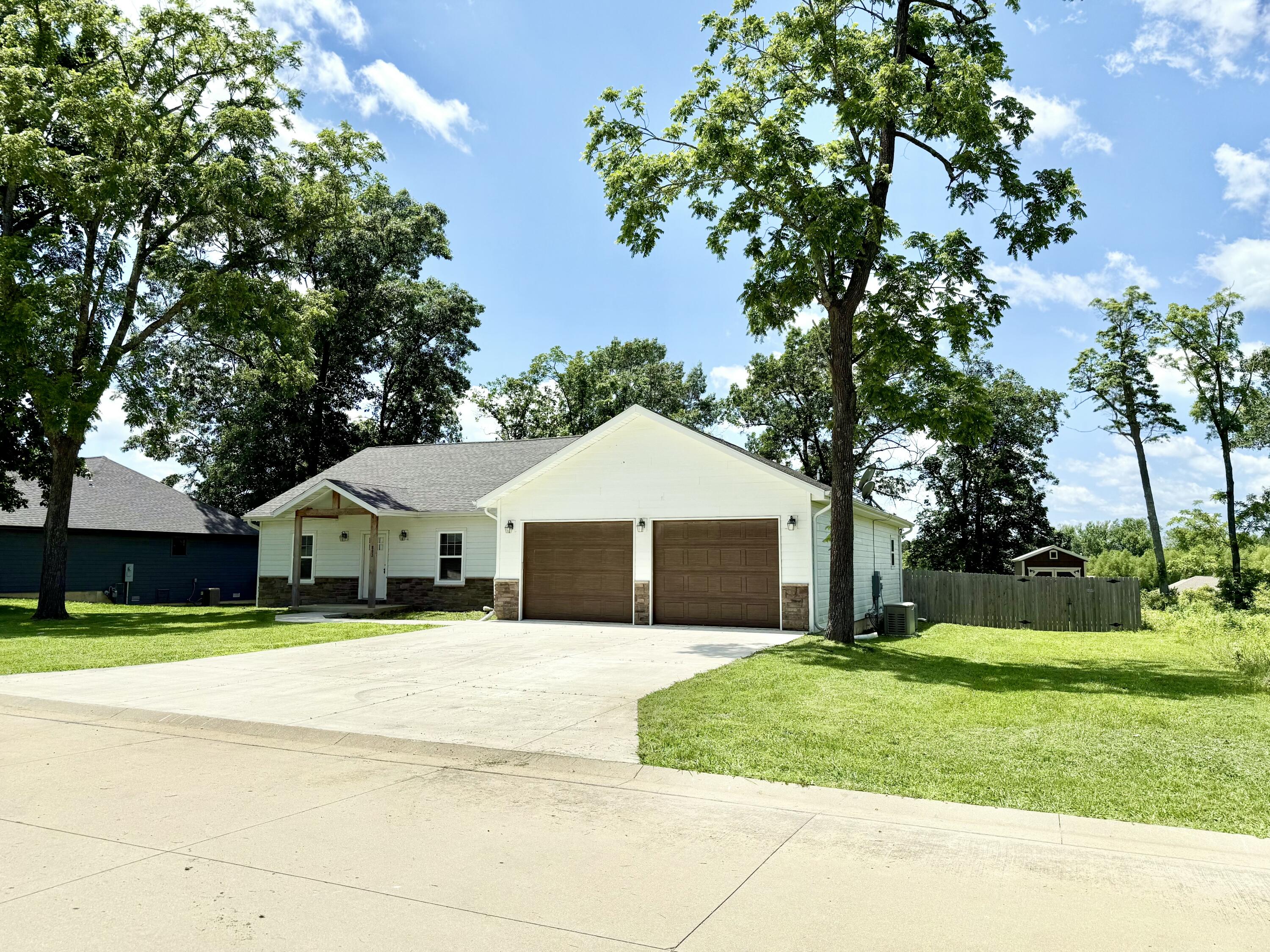 2803 Town Drive Property Photo 1