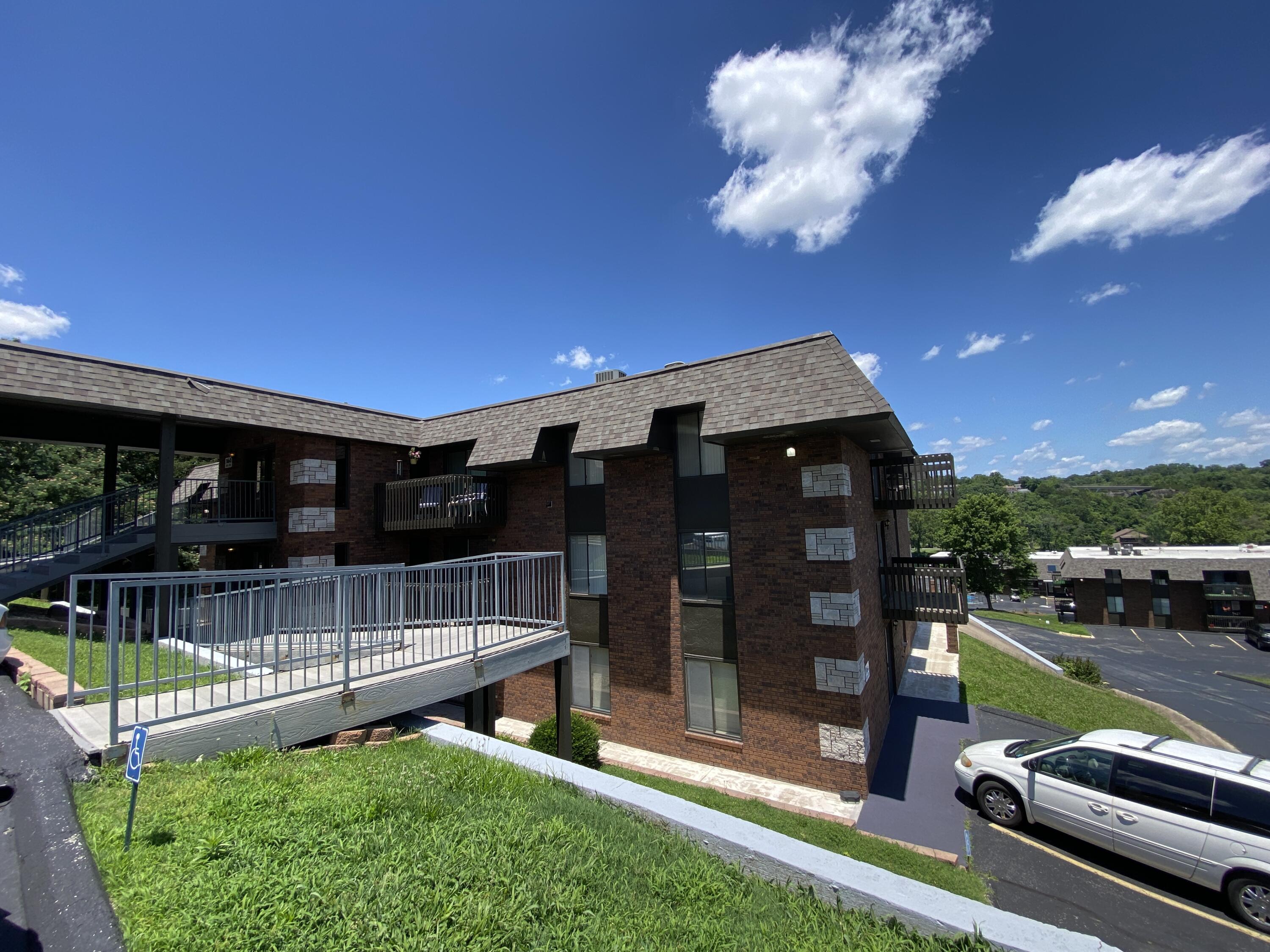 160 Wilshire Drive Property Photo 3