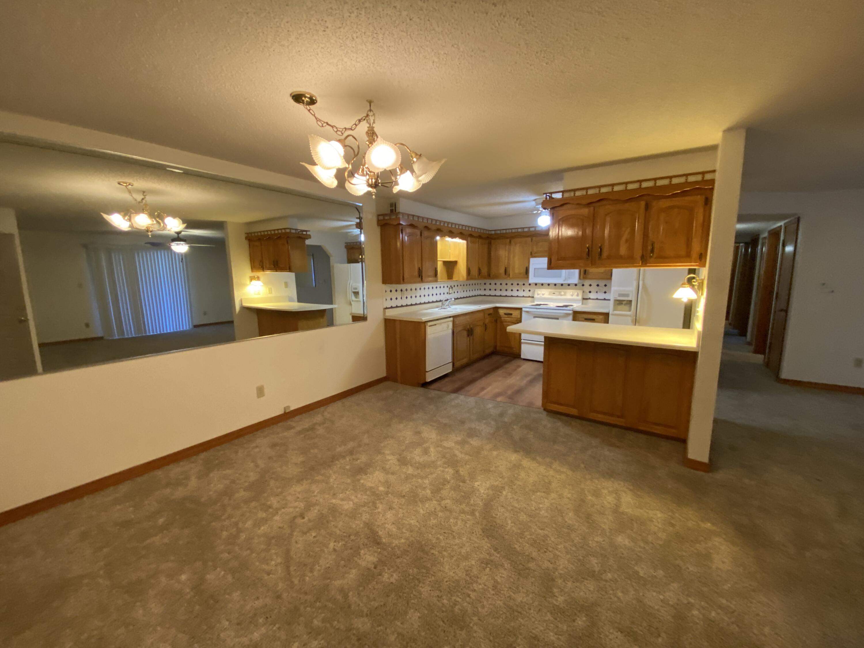 160 Wilshire Drive Property Photo 4