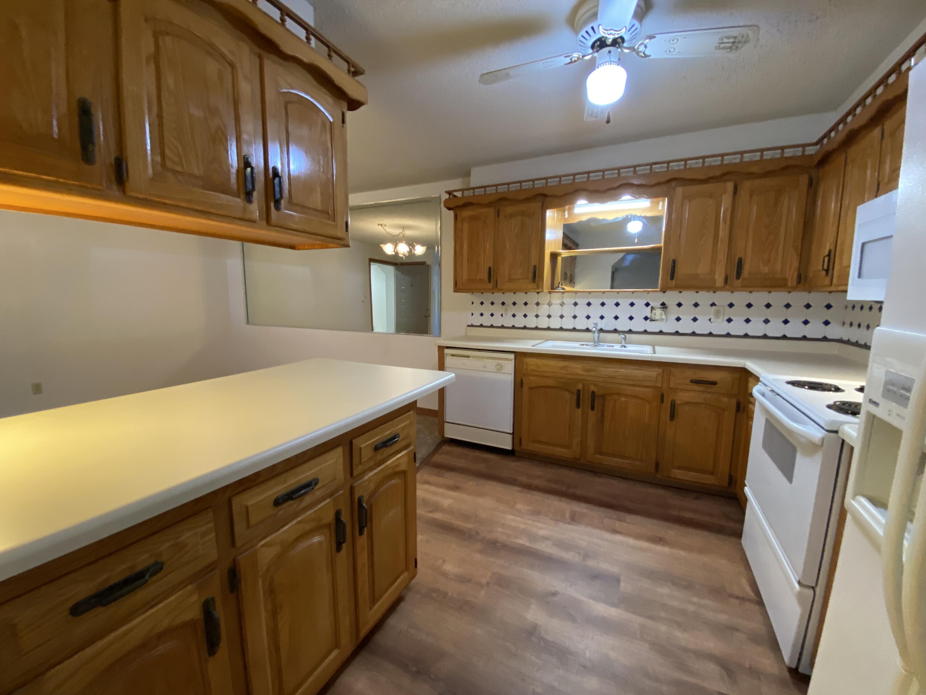 160 Wilshire Drive Property Photo 7