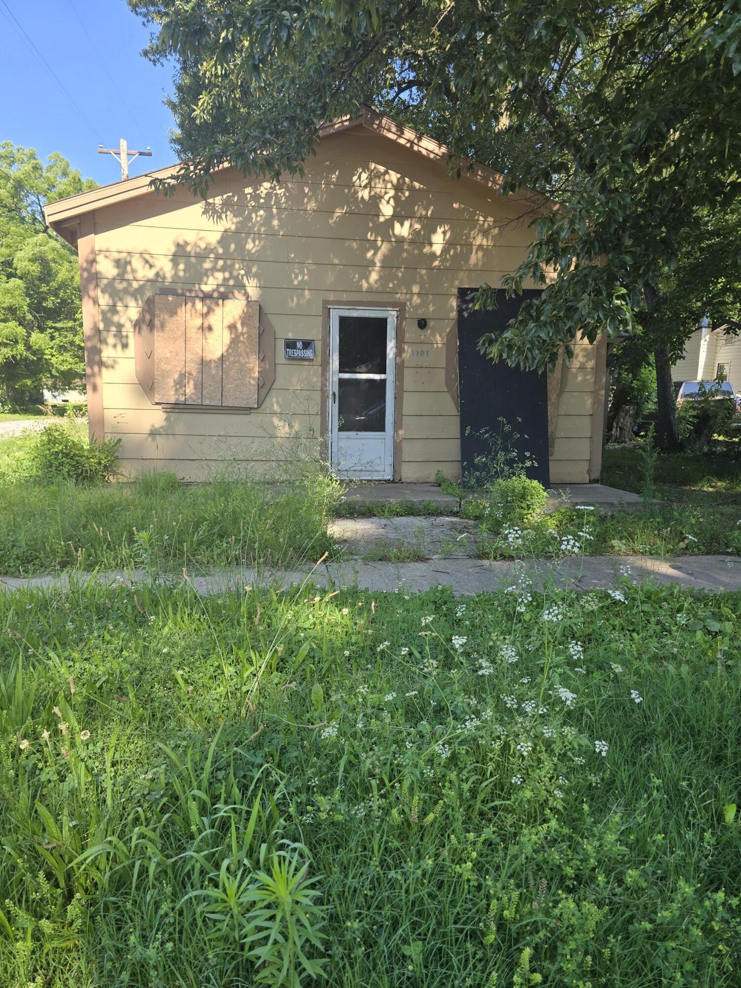 1301 North Rogers Avenue Property Photo 1