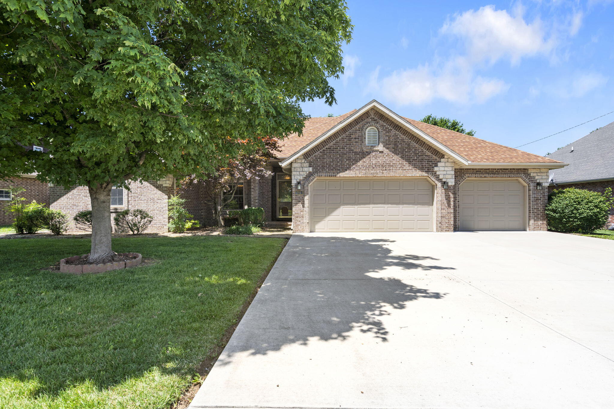 711 North Milton Drive Property Photo 1