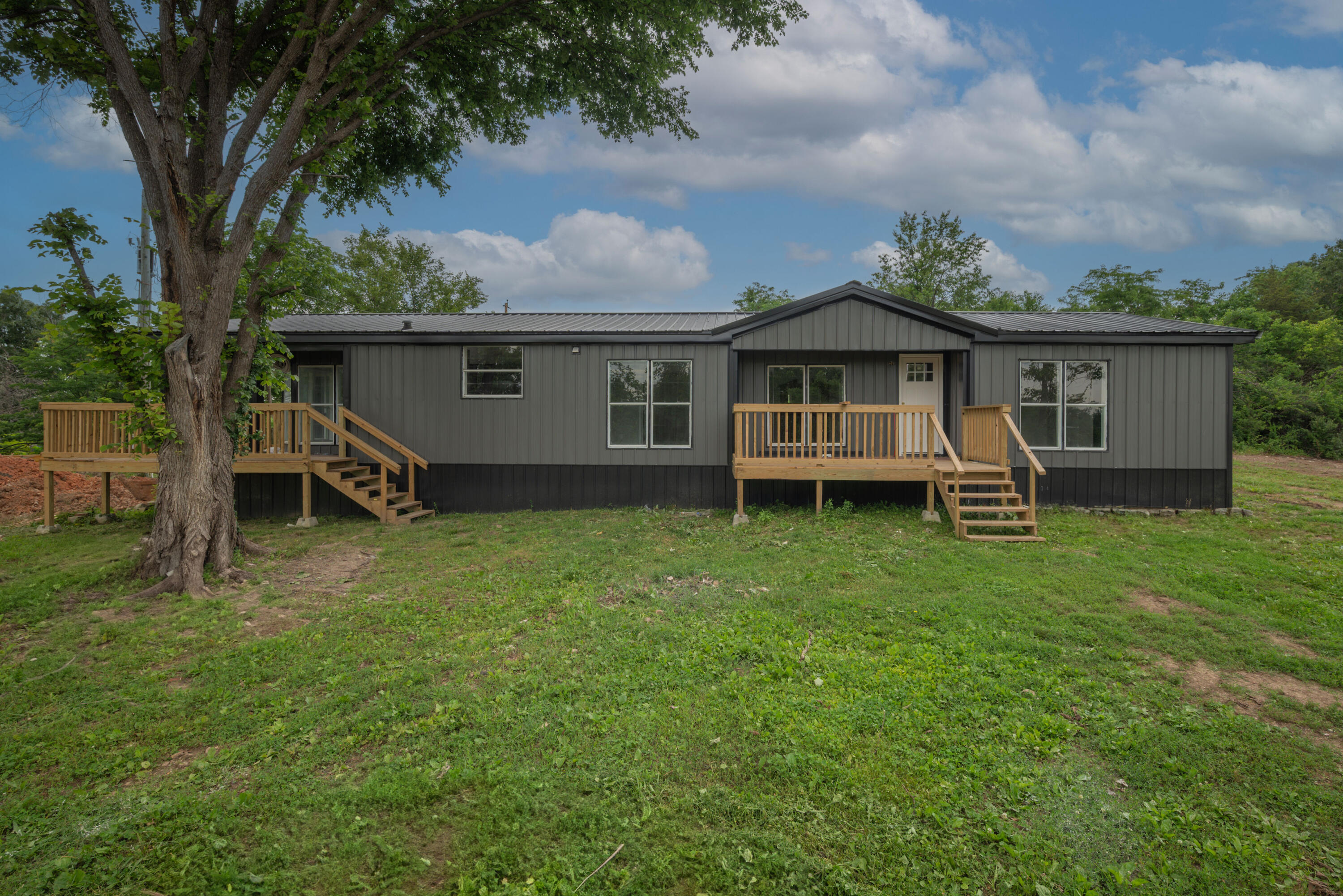16062 Farm Road 1115 Property Photo 1