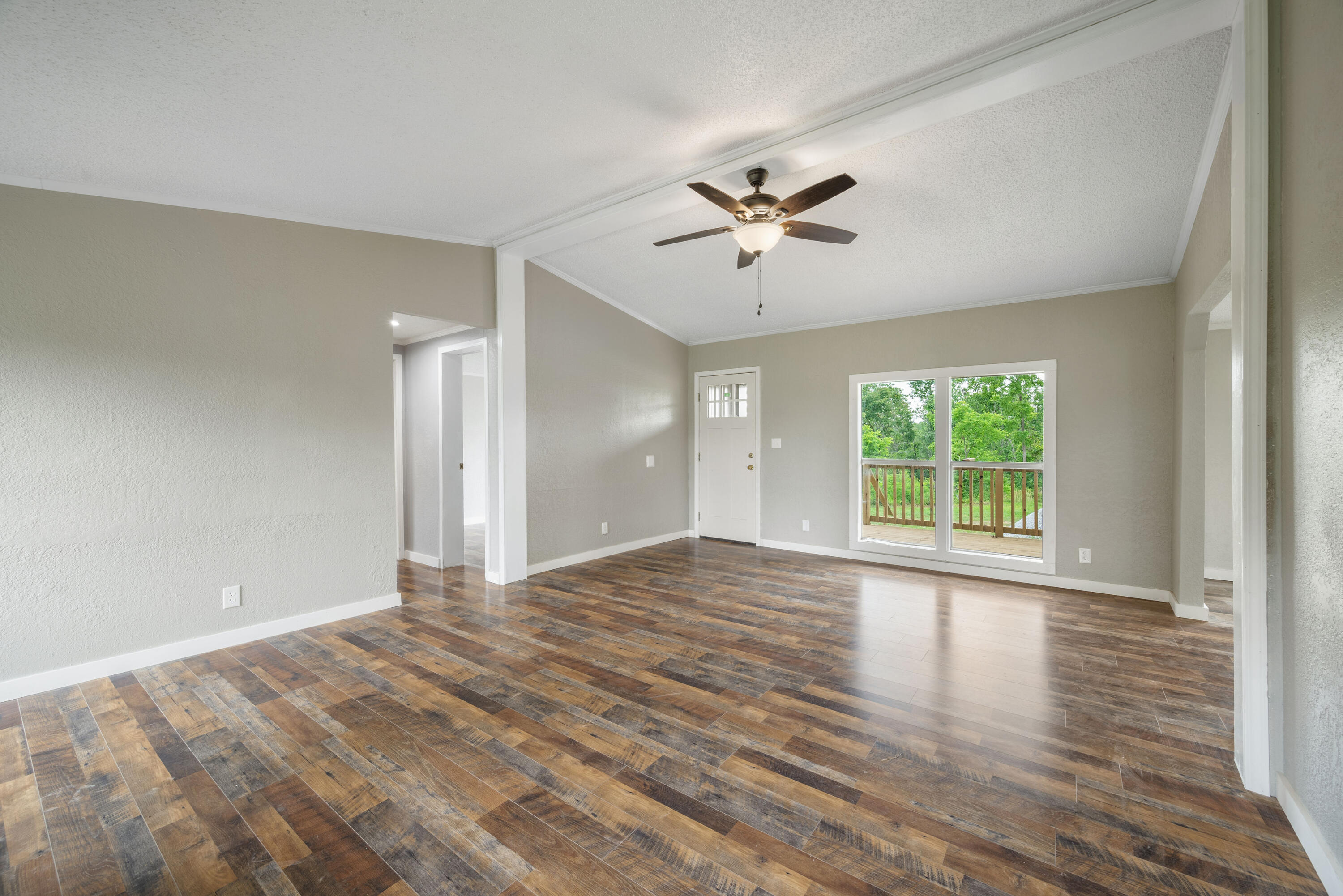16062 Farm Road 1115 Property Photo 6