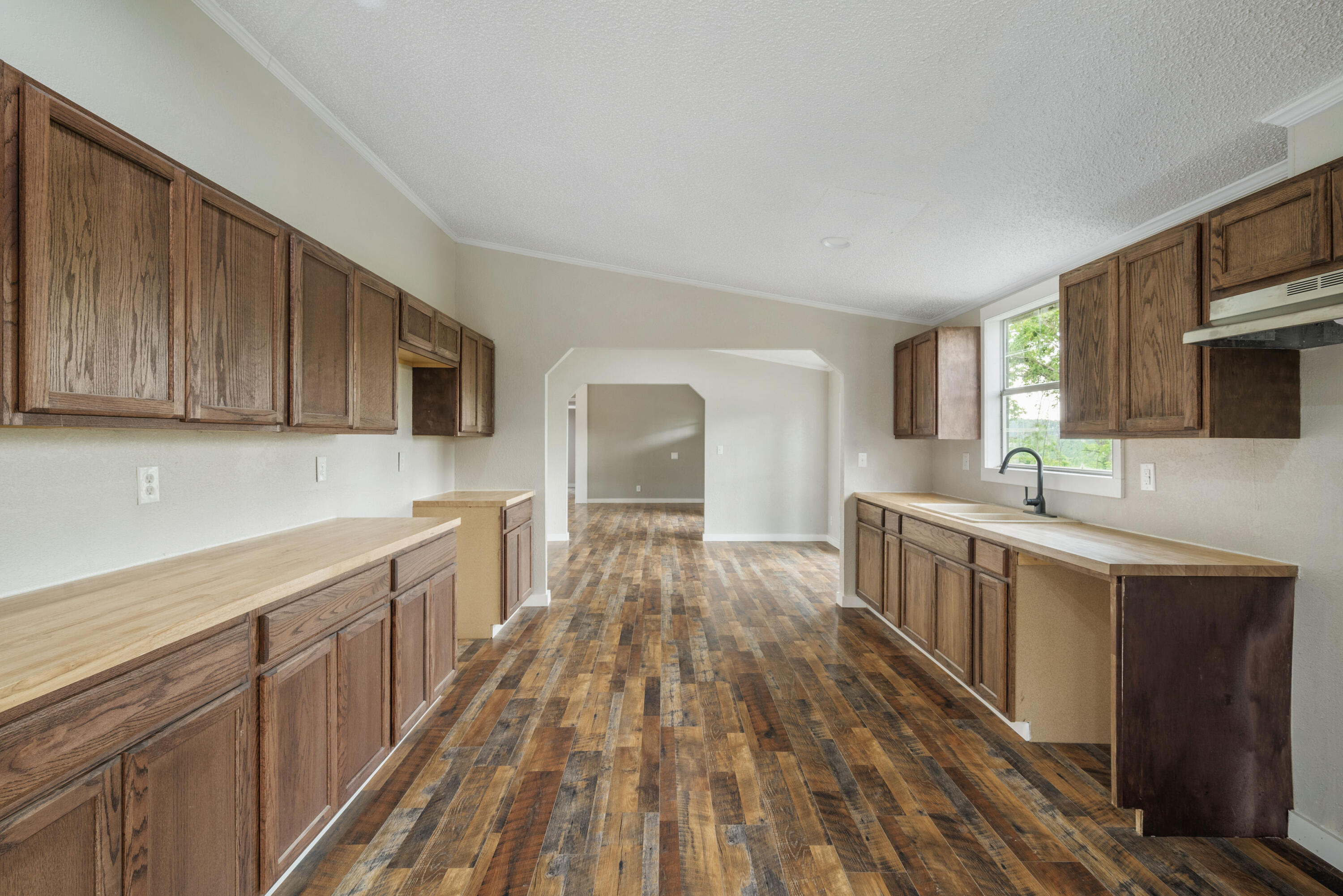 16062 Farm Road 1115 Property Photo 11