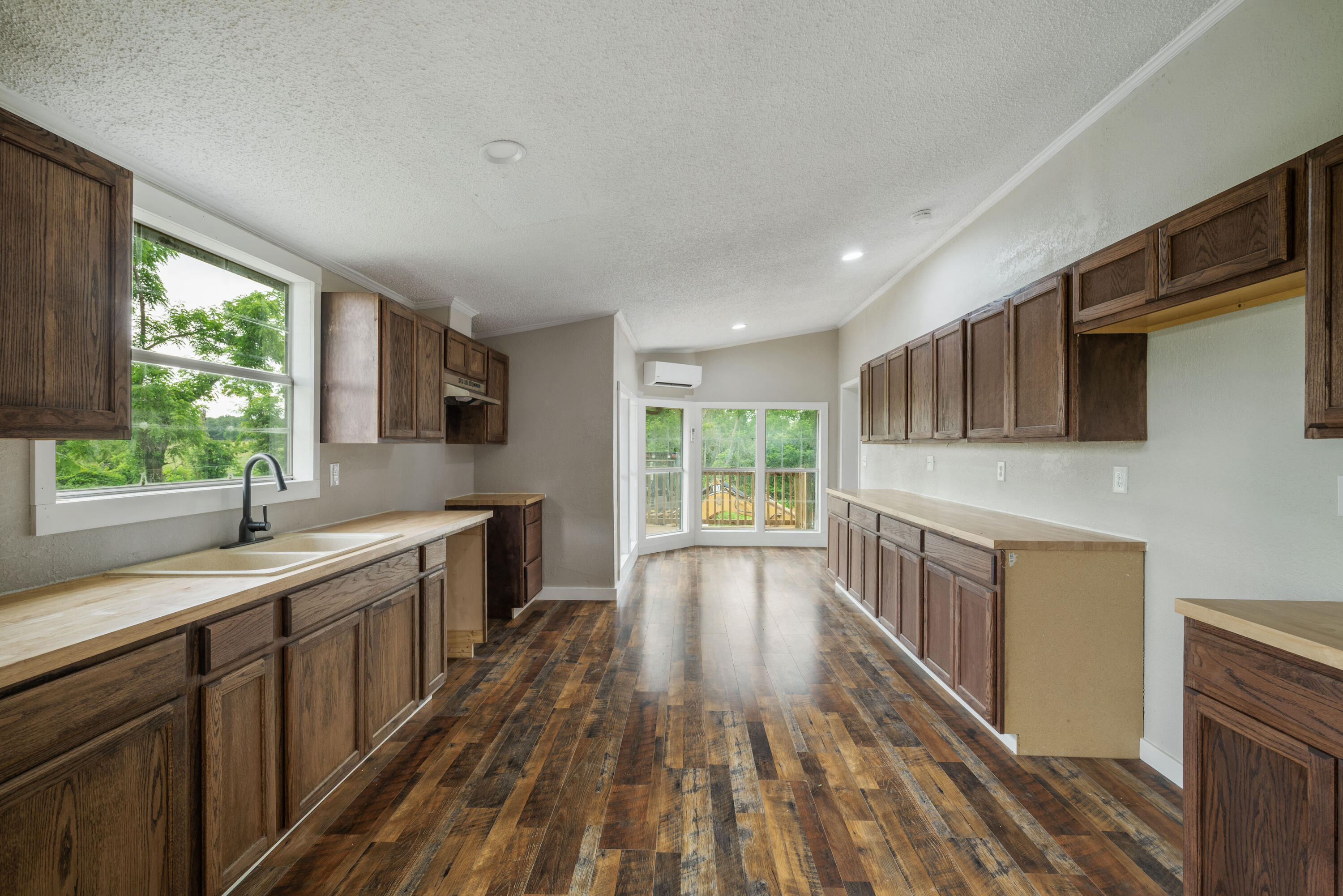 16062 Farm Road 1115 Property Photo 12