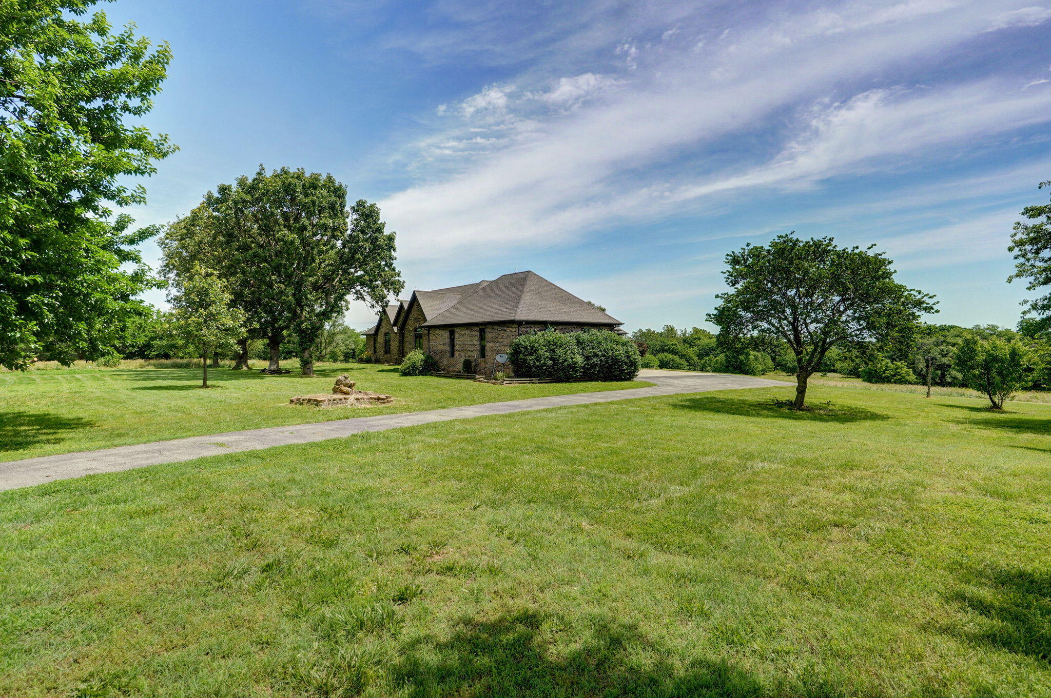 9215 West Farm Road 94 Property Photo 4