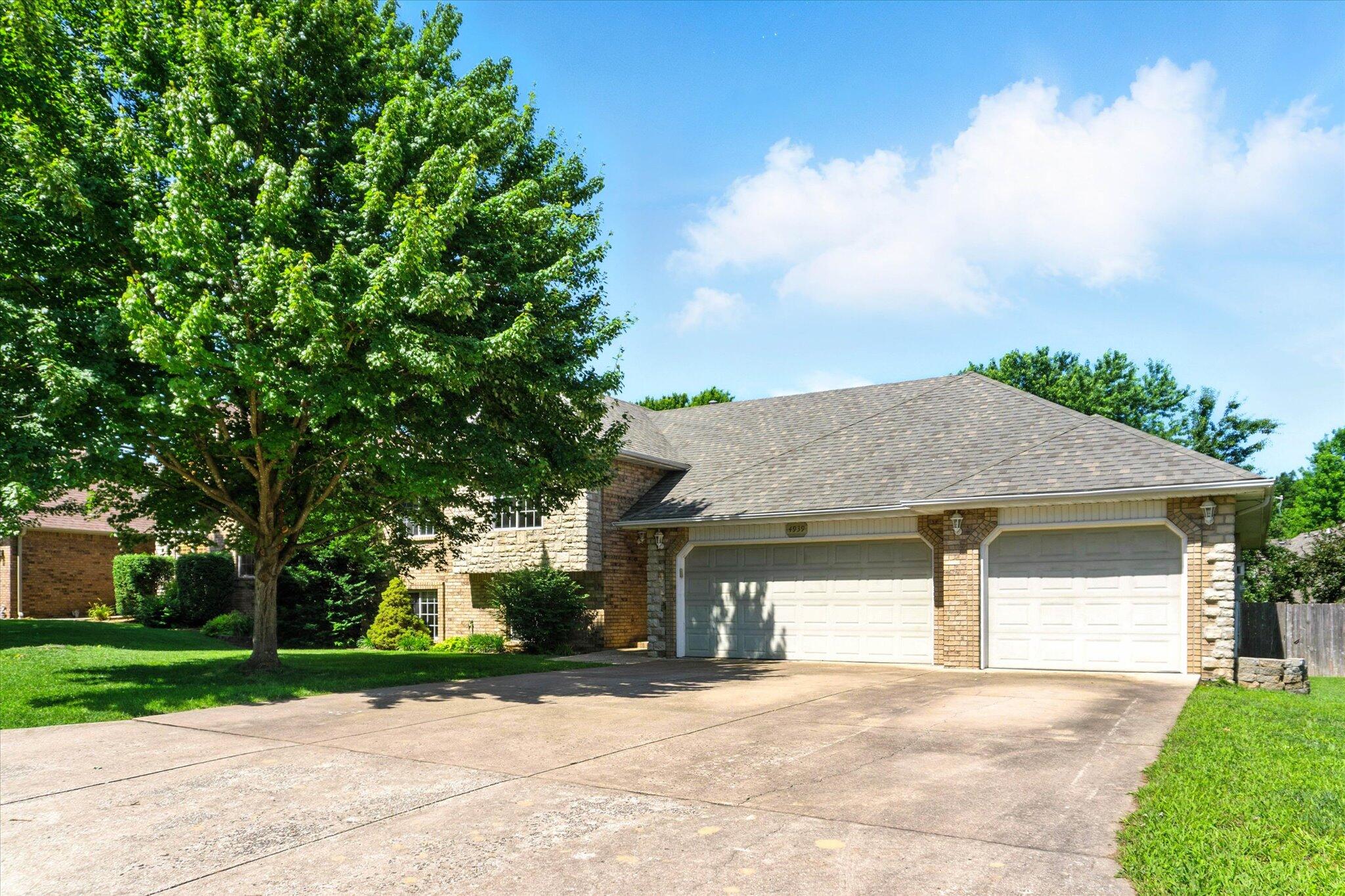 4939 South Prairie View Avenue Property Photo 4