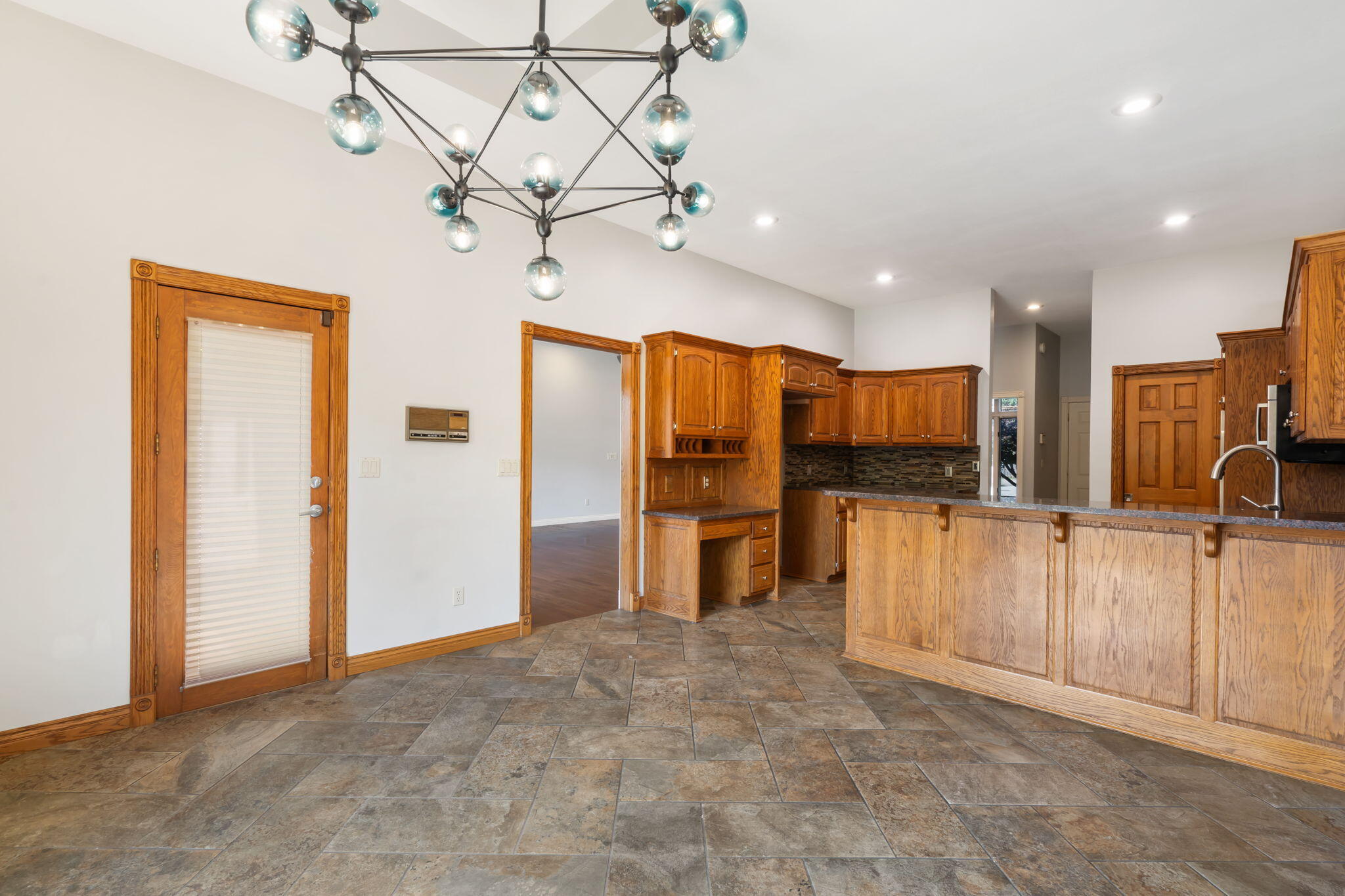 2661 East Ridgewood Drive Property Photo 12