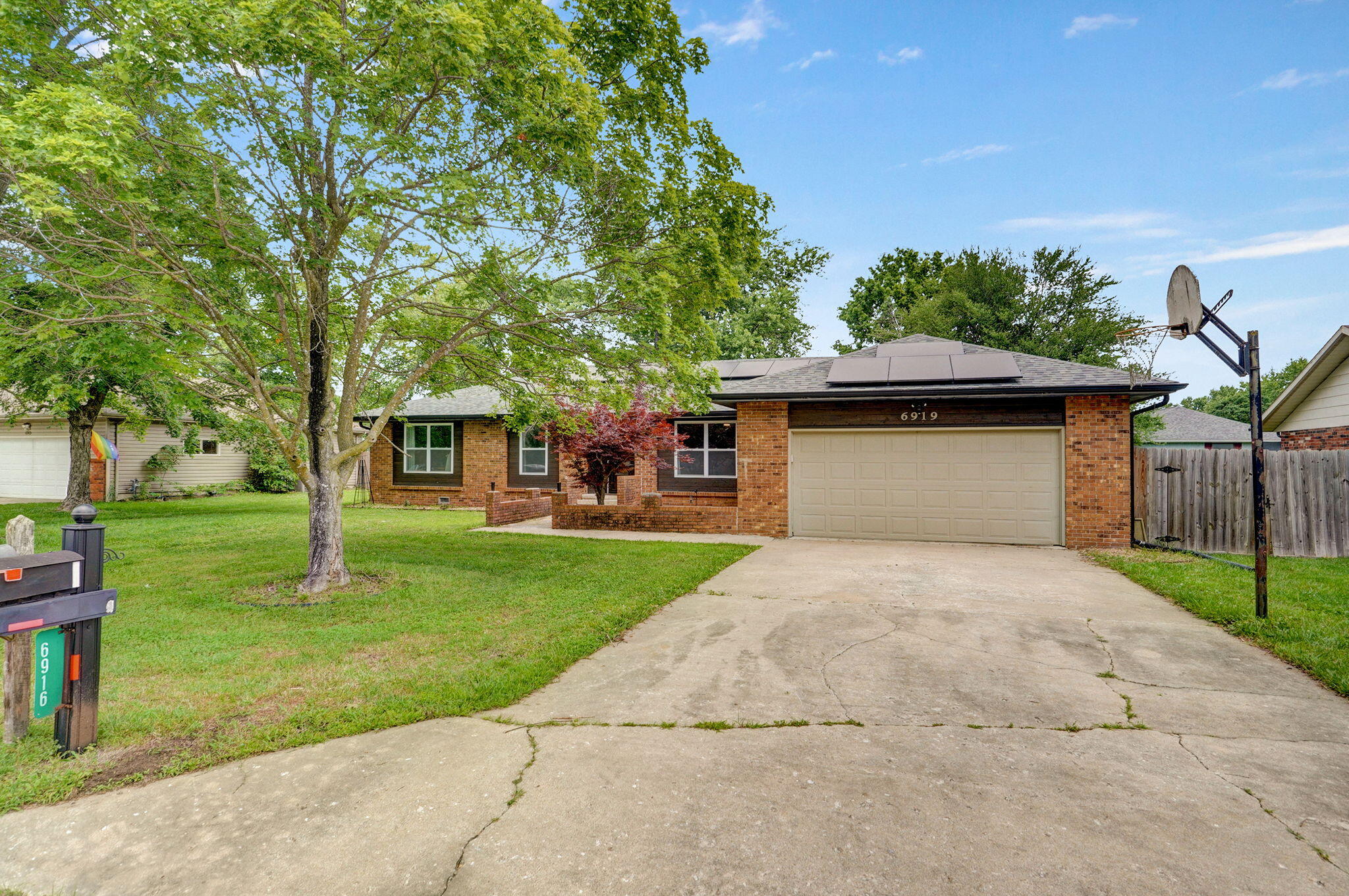6919 West Lone Oak Street Property Photo 2