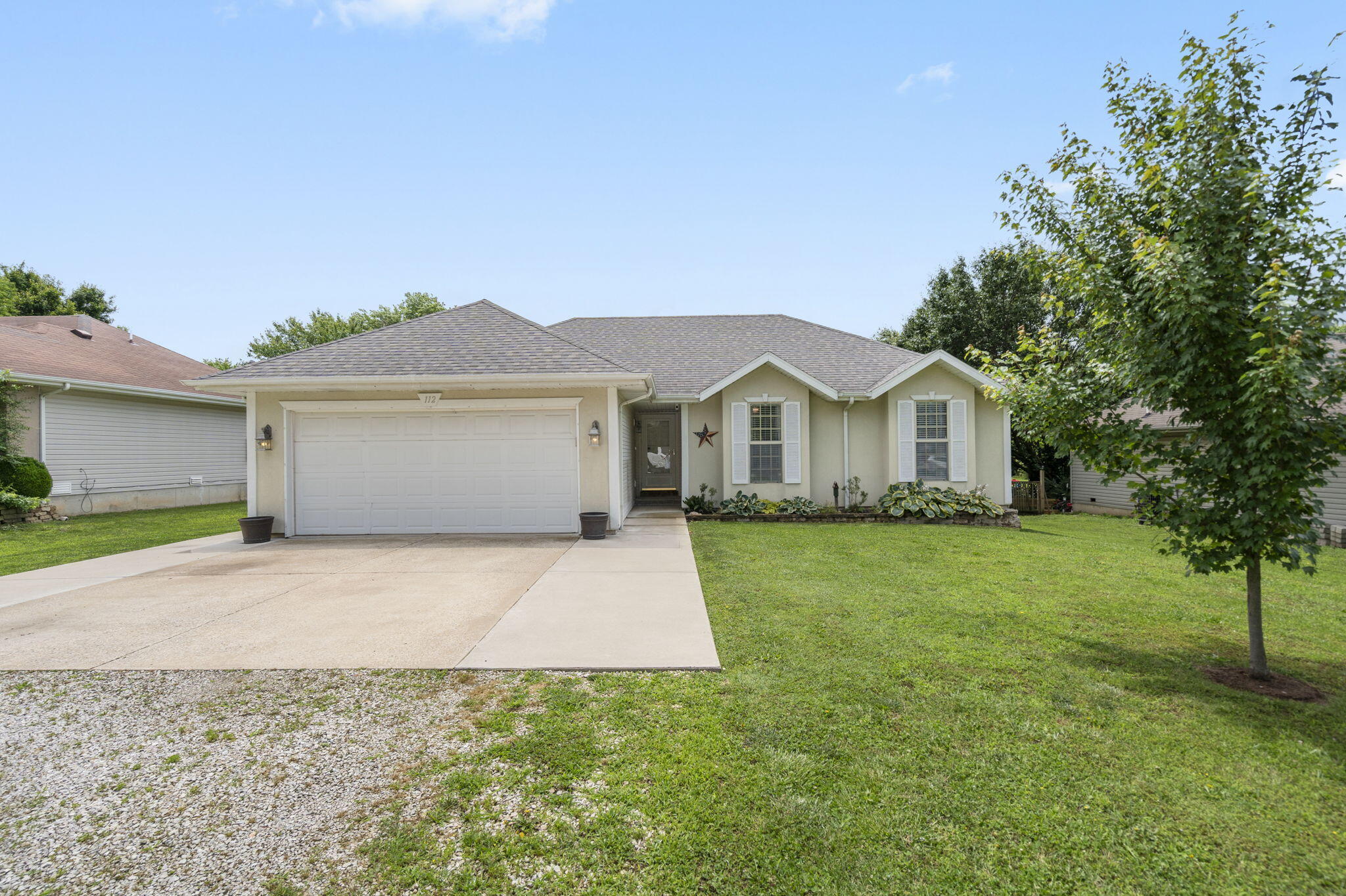 112 West Nixon Drive Property Photo 1