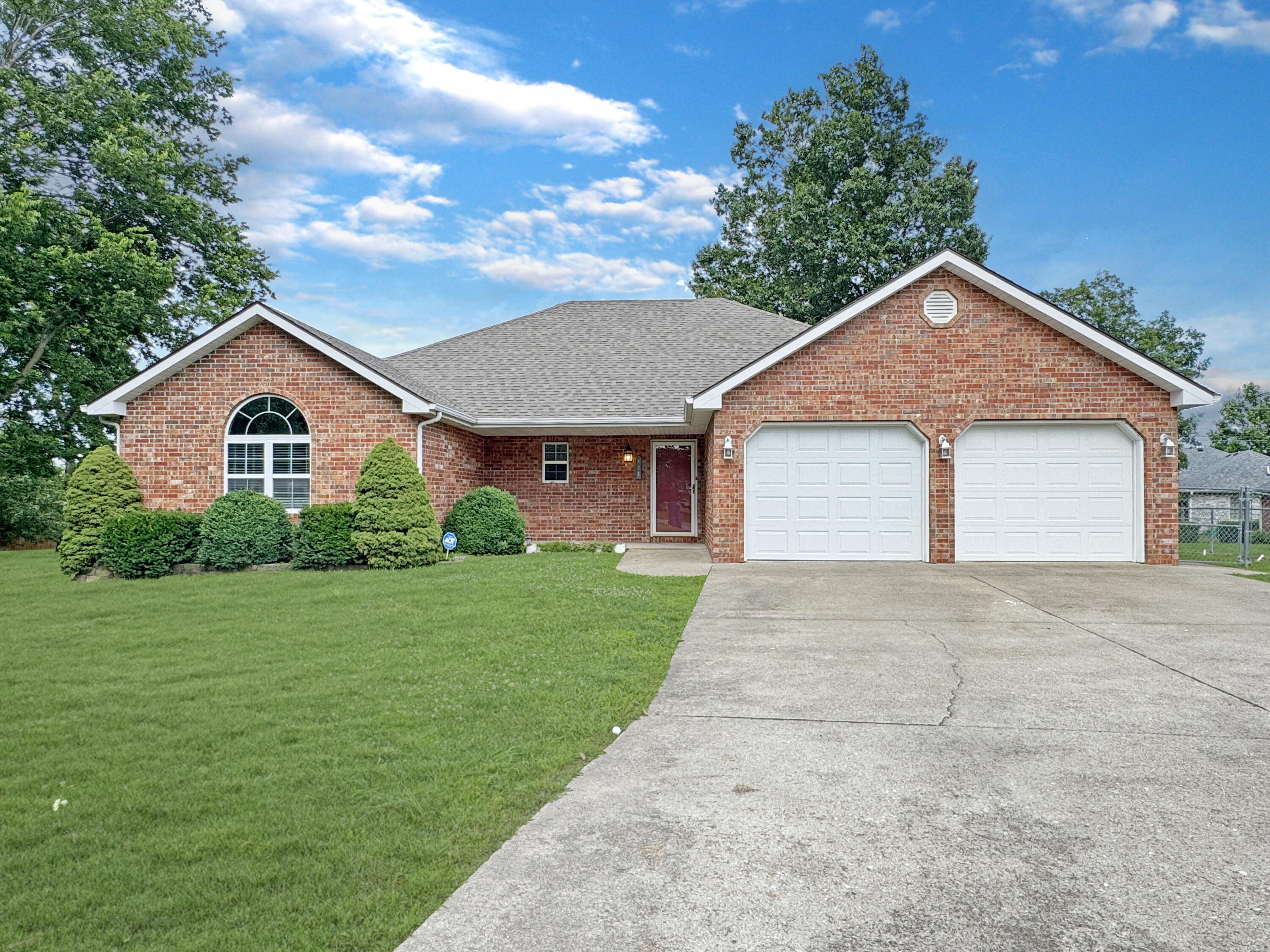 408 Magnolia Court Property Photo 1