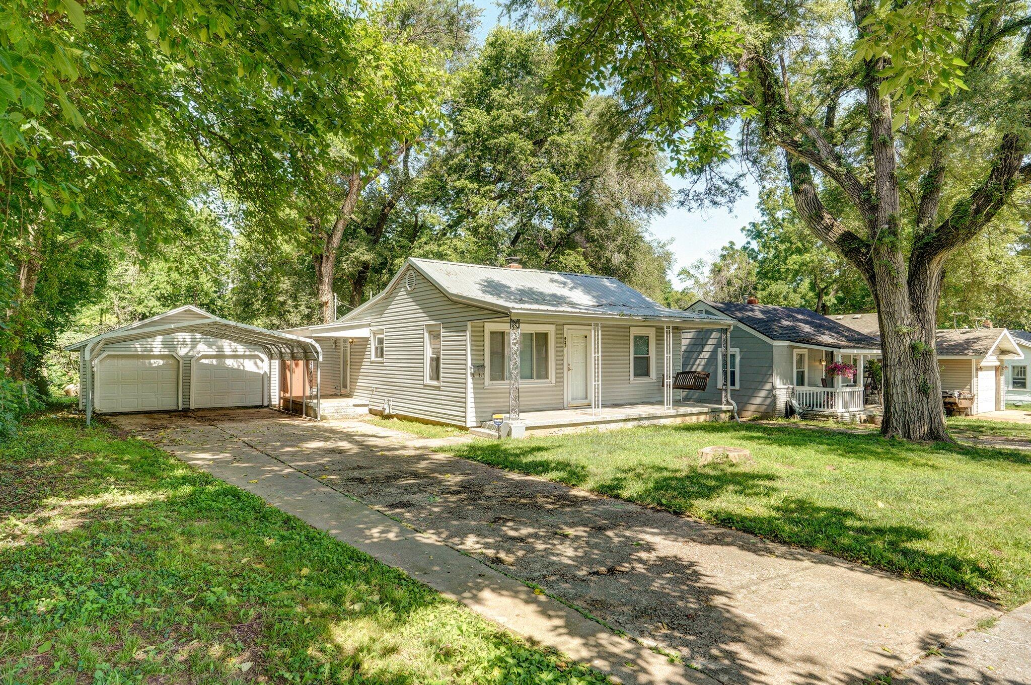 921 South Nettleton Avenue Property Photo 1