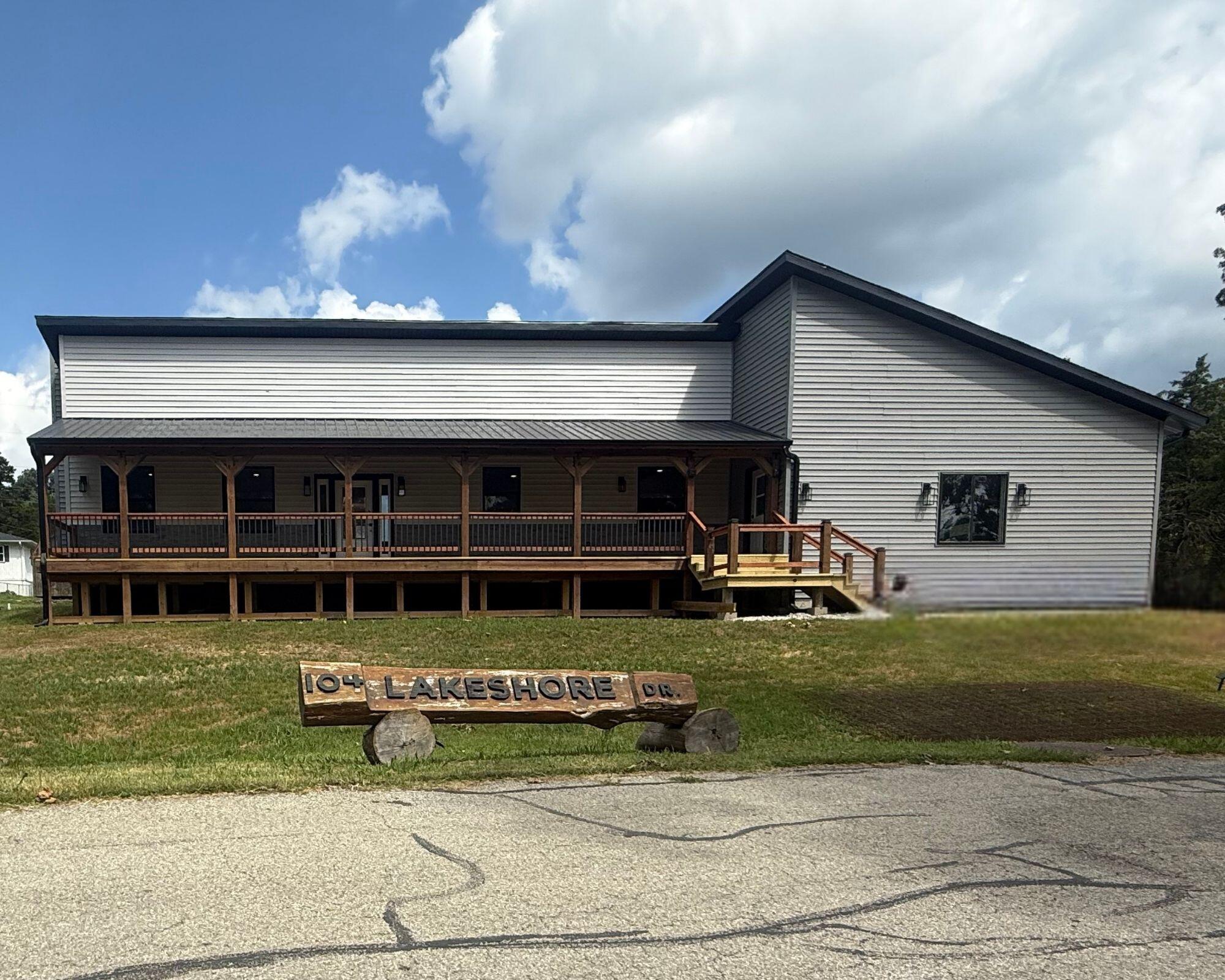 104 Lakeshore Drive Property Photo 1