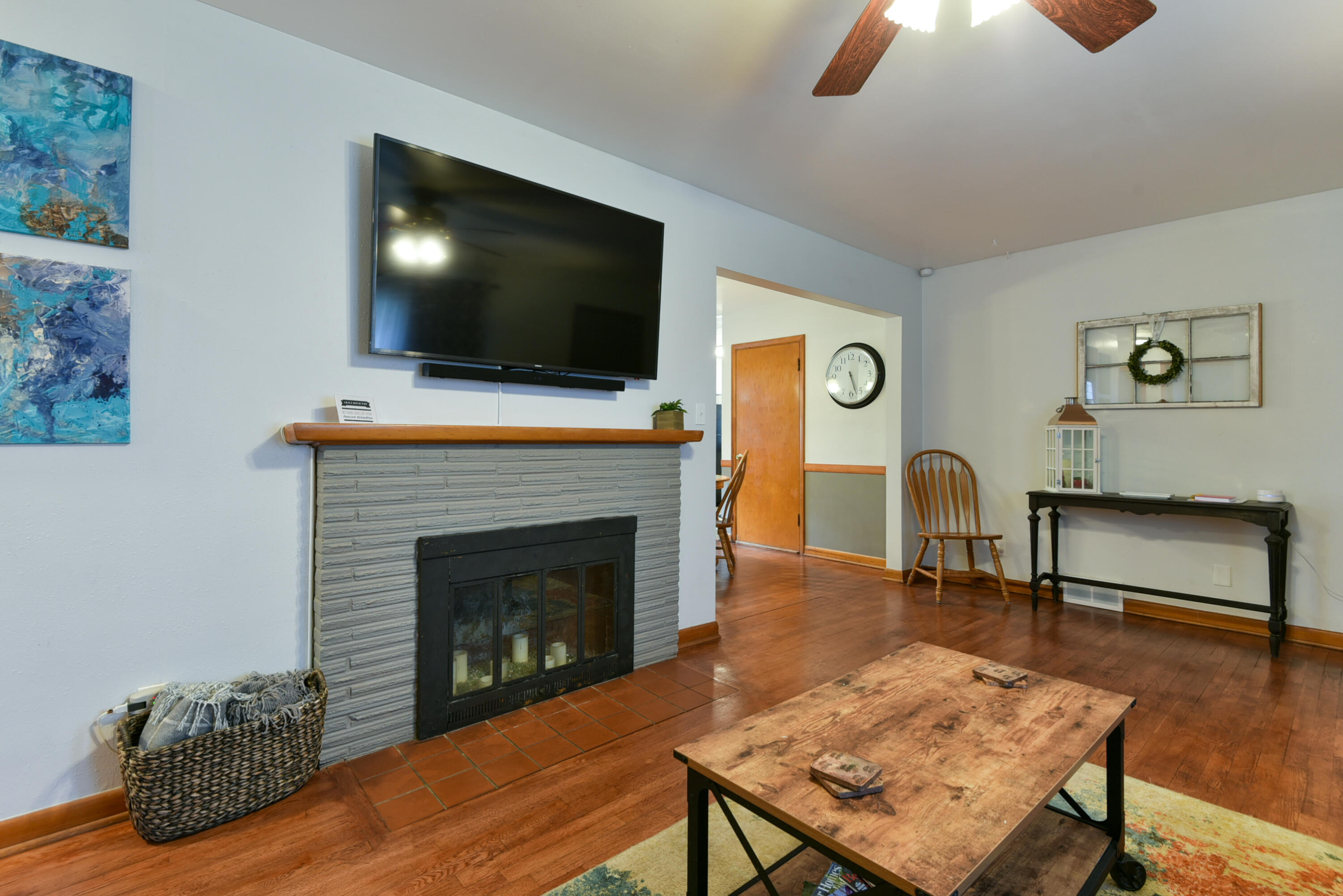 1903 South Robberson Avenue Property Photo 3