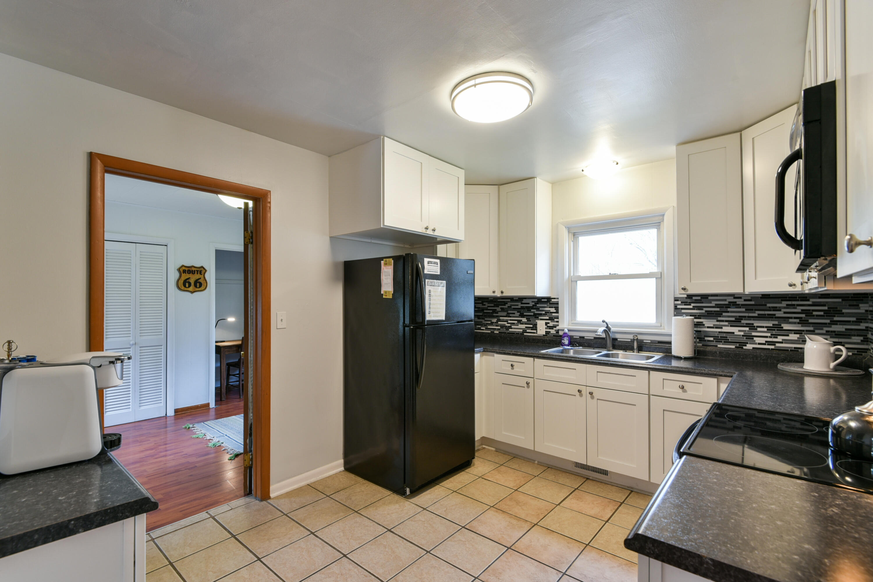 1903 South Robberson Avenue Property Photo 10
