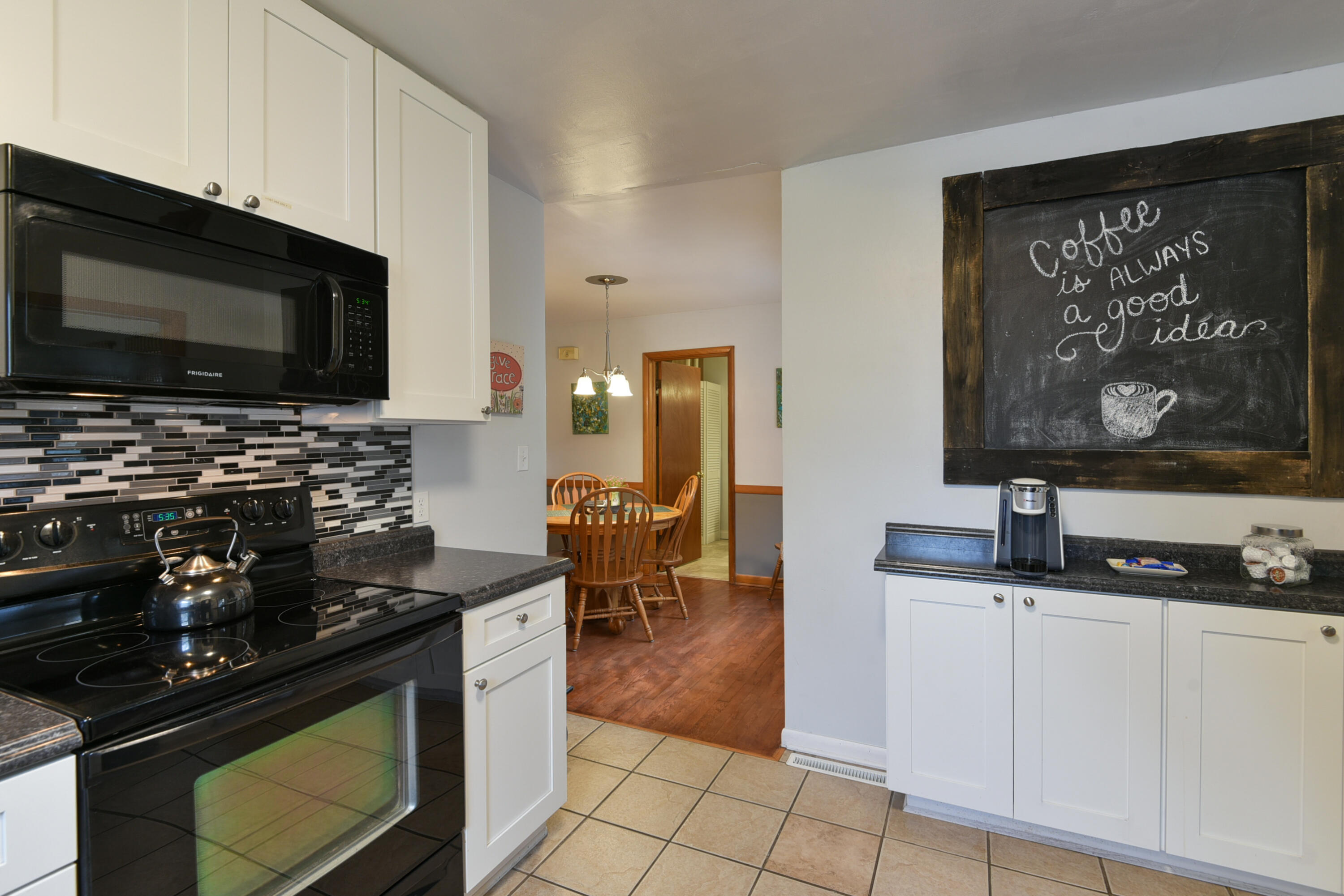 1903 South Robberson Avenue Property Photo 11