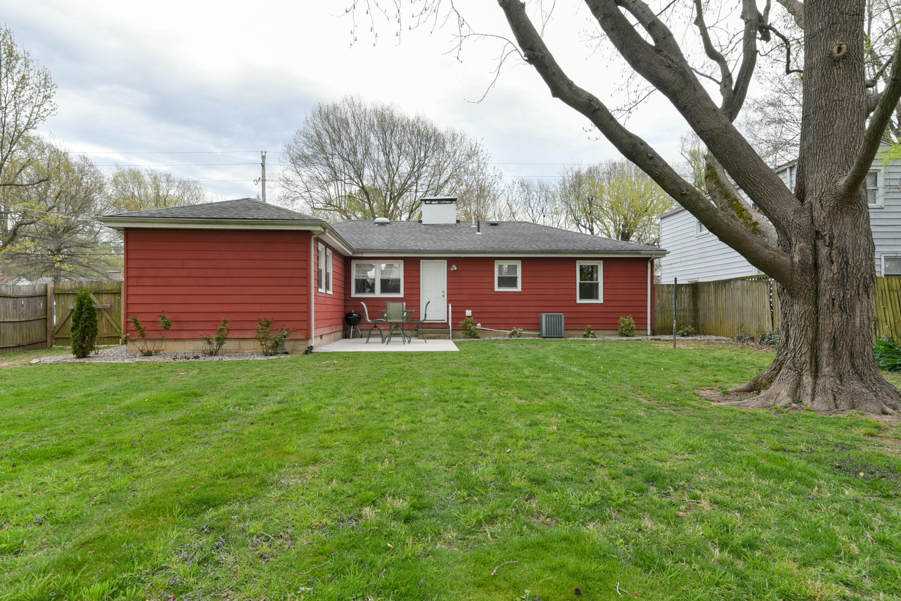 1903 South Robberson Avenue Property Photo 28