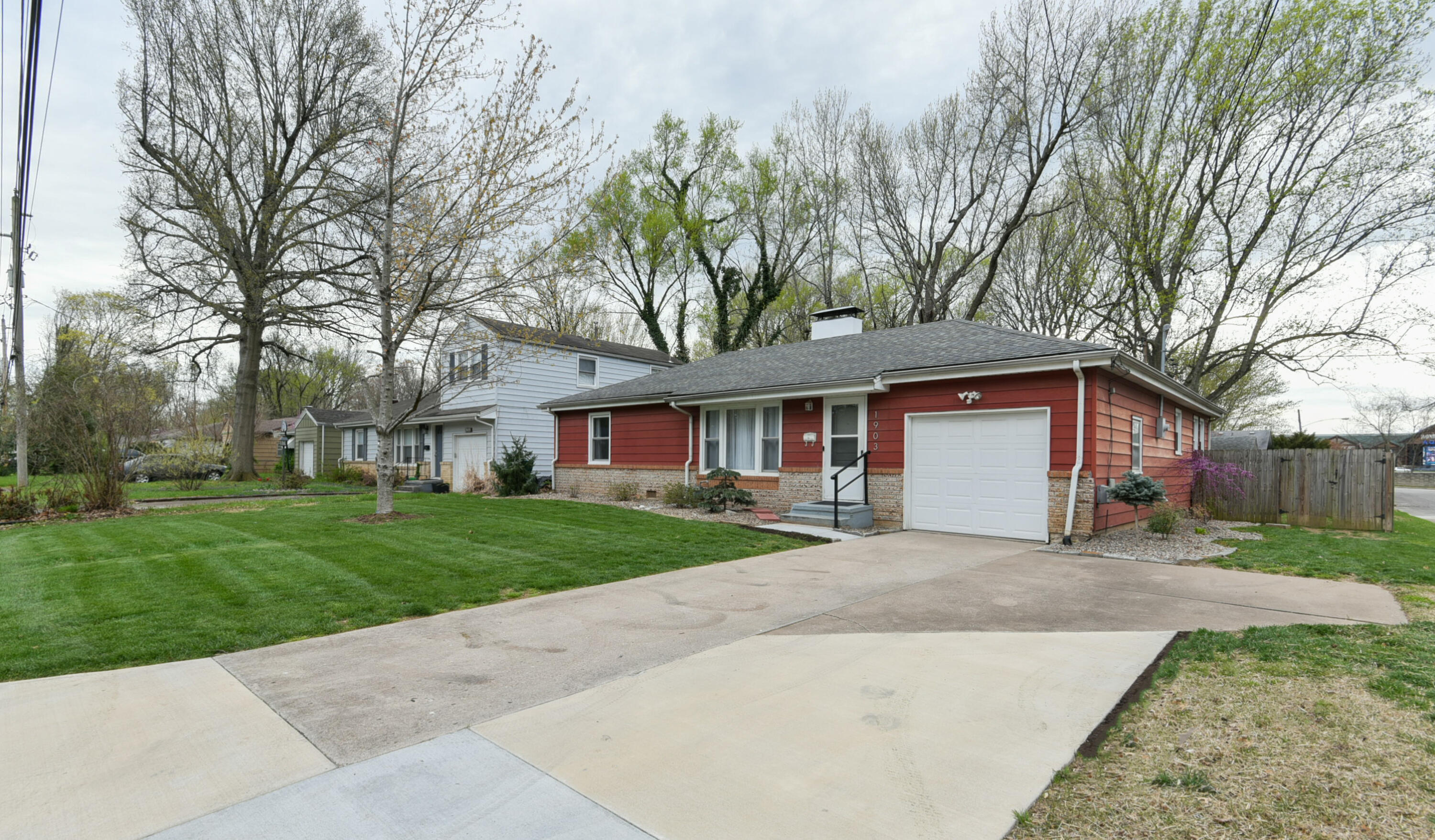 1903 South Robberson Avenue Property Photo 30