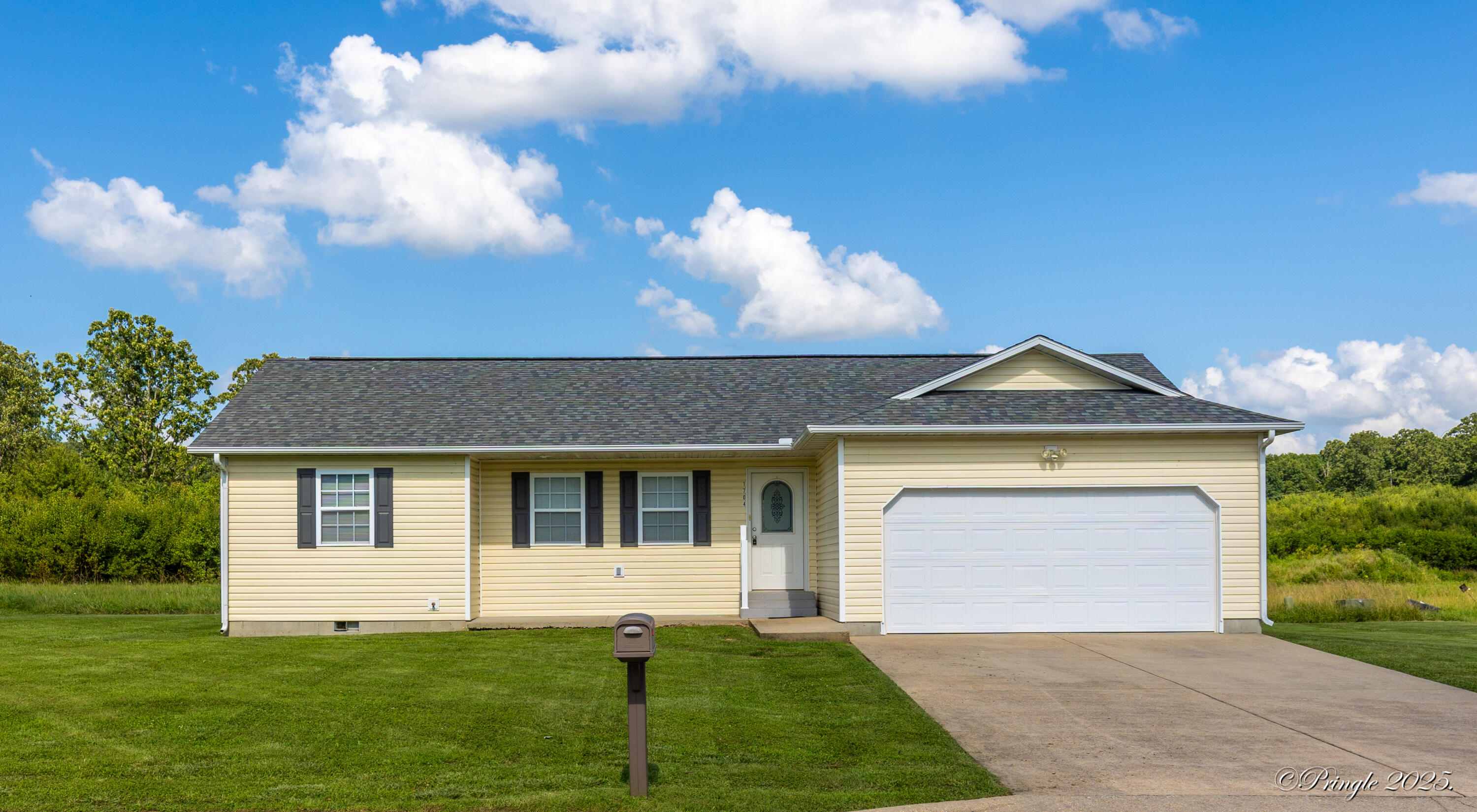 1704 Luna Drive Property Photo 1