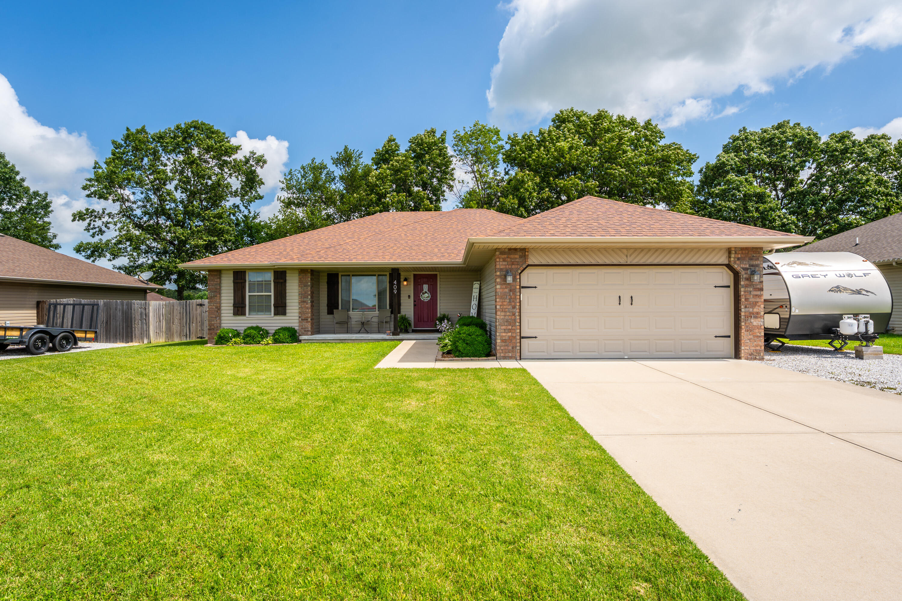 409 Bradford Pear Property Photo 1