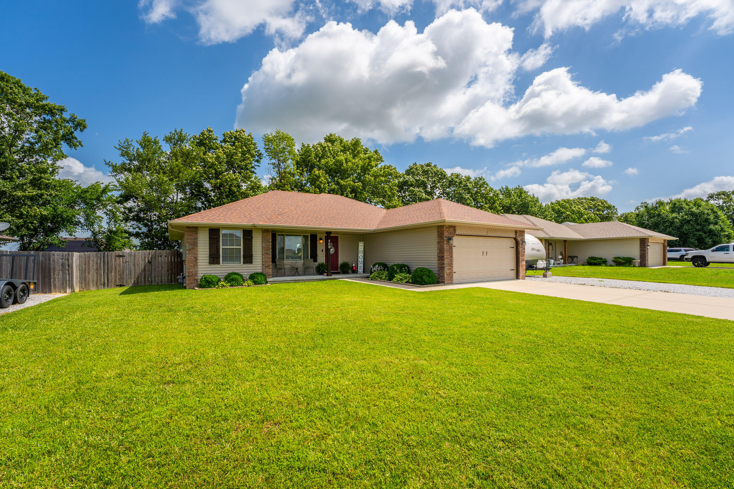 409 Bradford Pear Property Photo 6