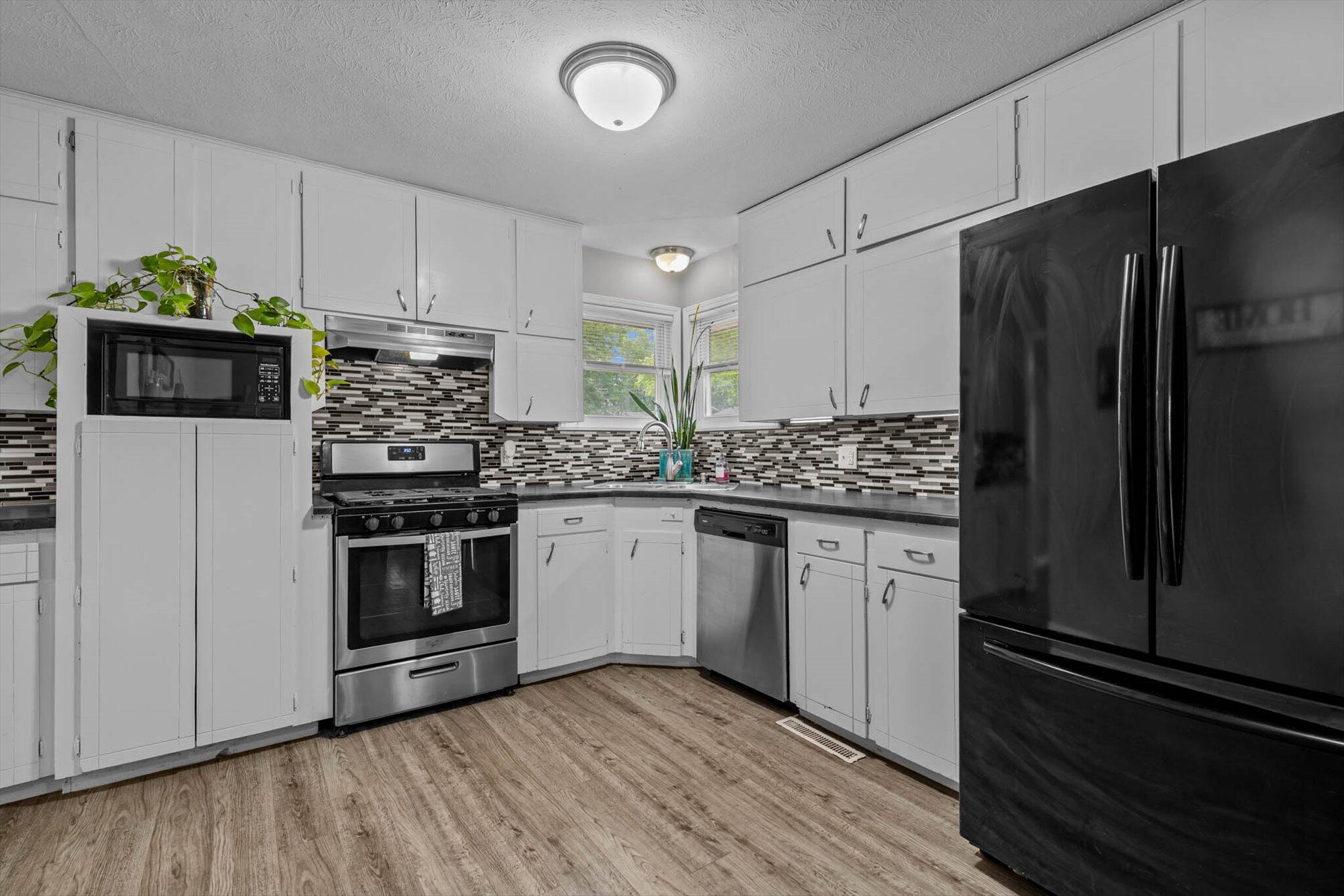 419 Harrison Street Property Photo 10