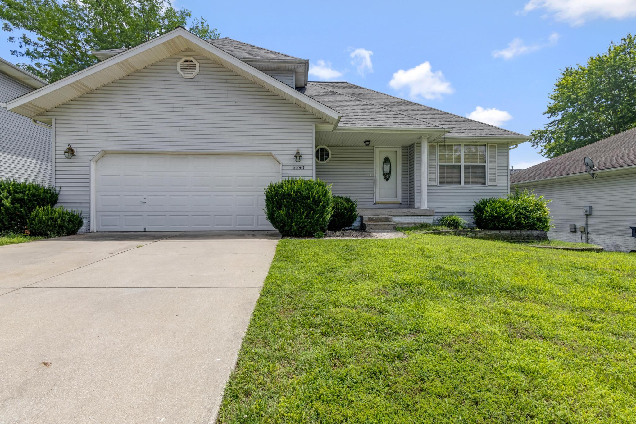 5590 South Aaron Avenue Property Photo 1