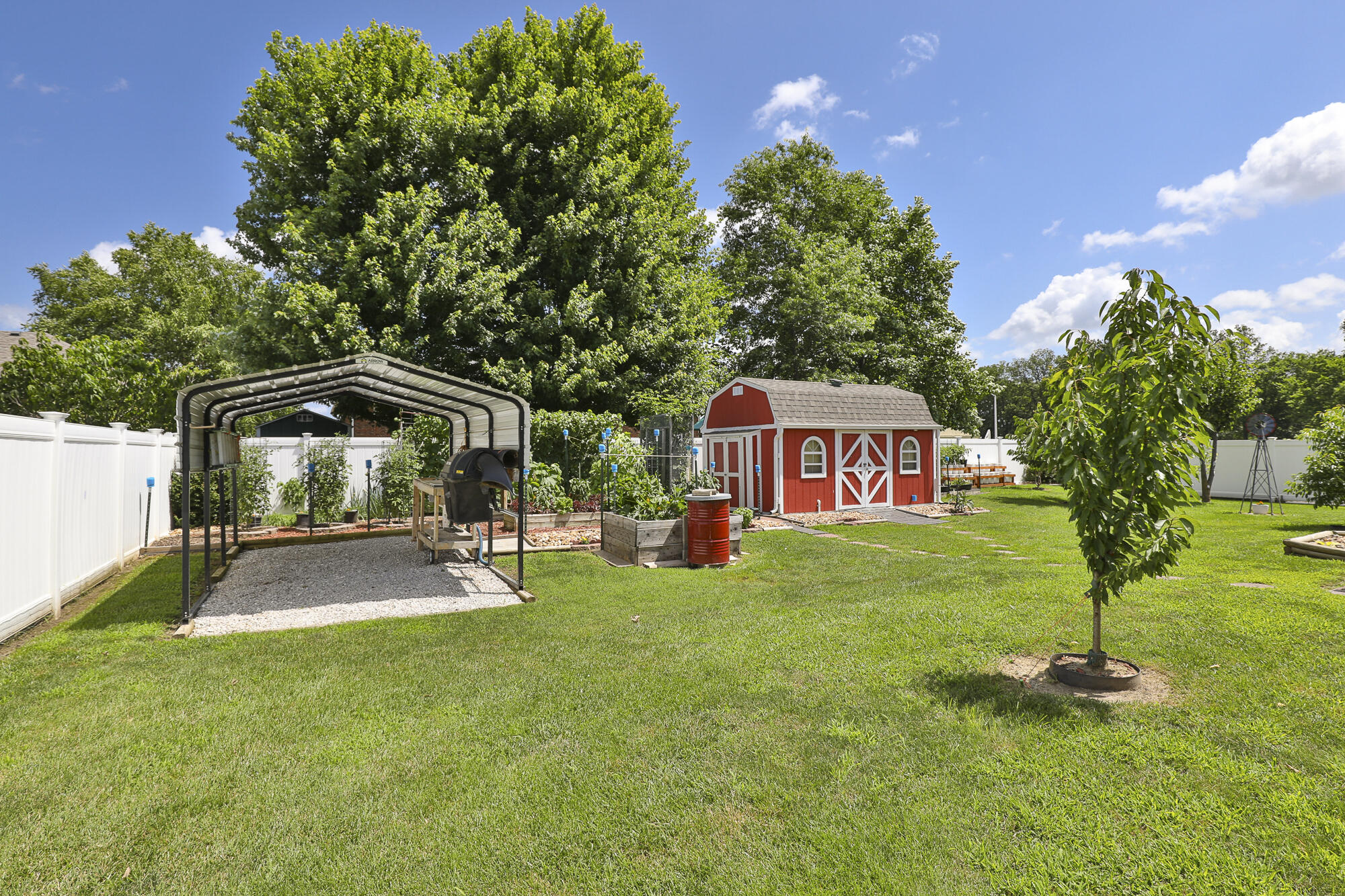 745 East Lindon Street Property Photo 27